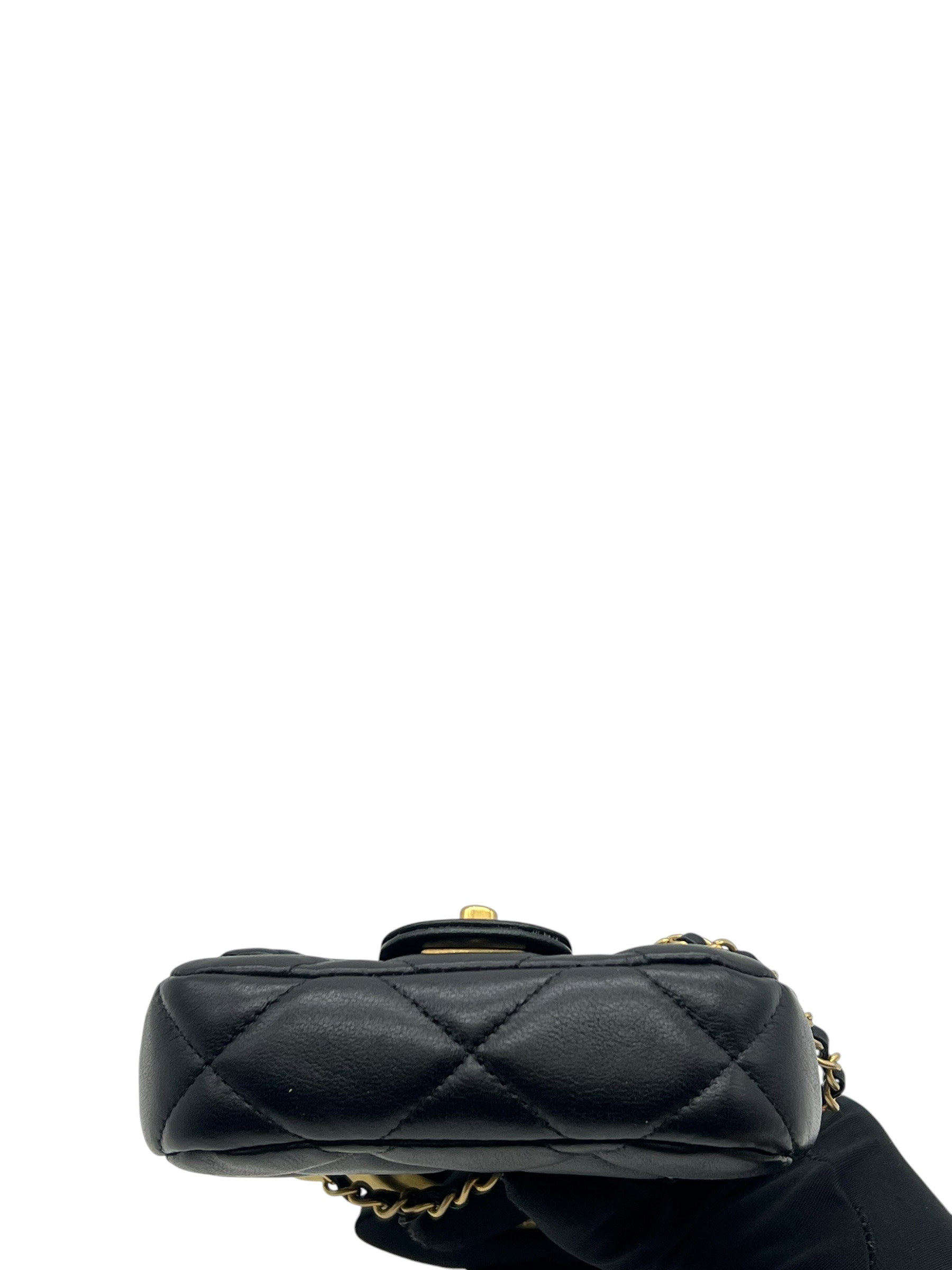 Pre-Owned CHANEL Mini Matelasse Shoulder Bag / Product Code: 062009