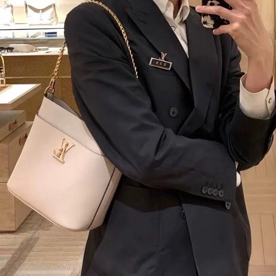 Lv lock and walk bucket bag M24638 100%Authentic ,99%new ✅專門店收據✅NFC✅dust bag  