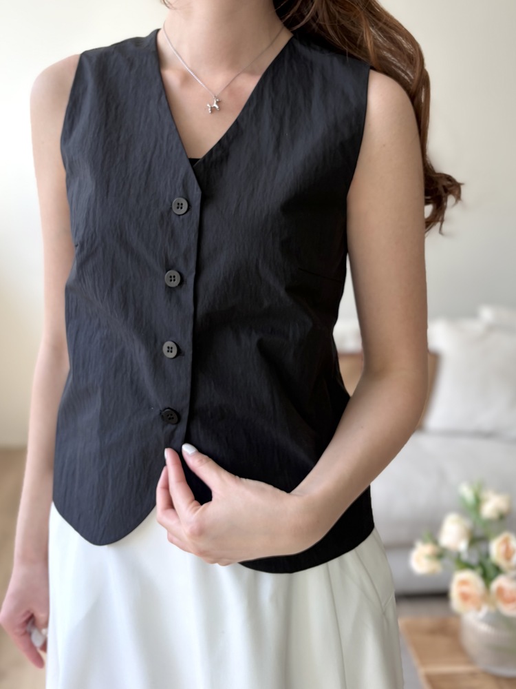 Minimal Buttoned Vest (Black)