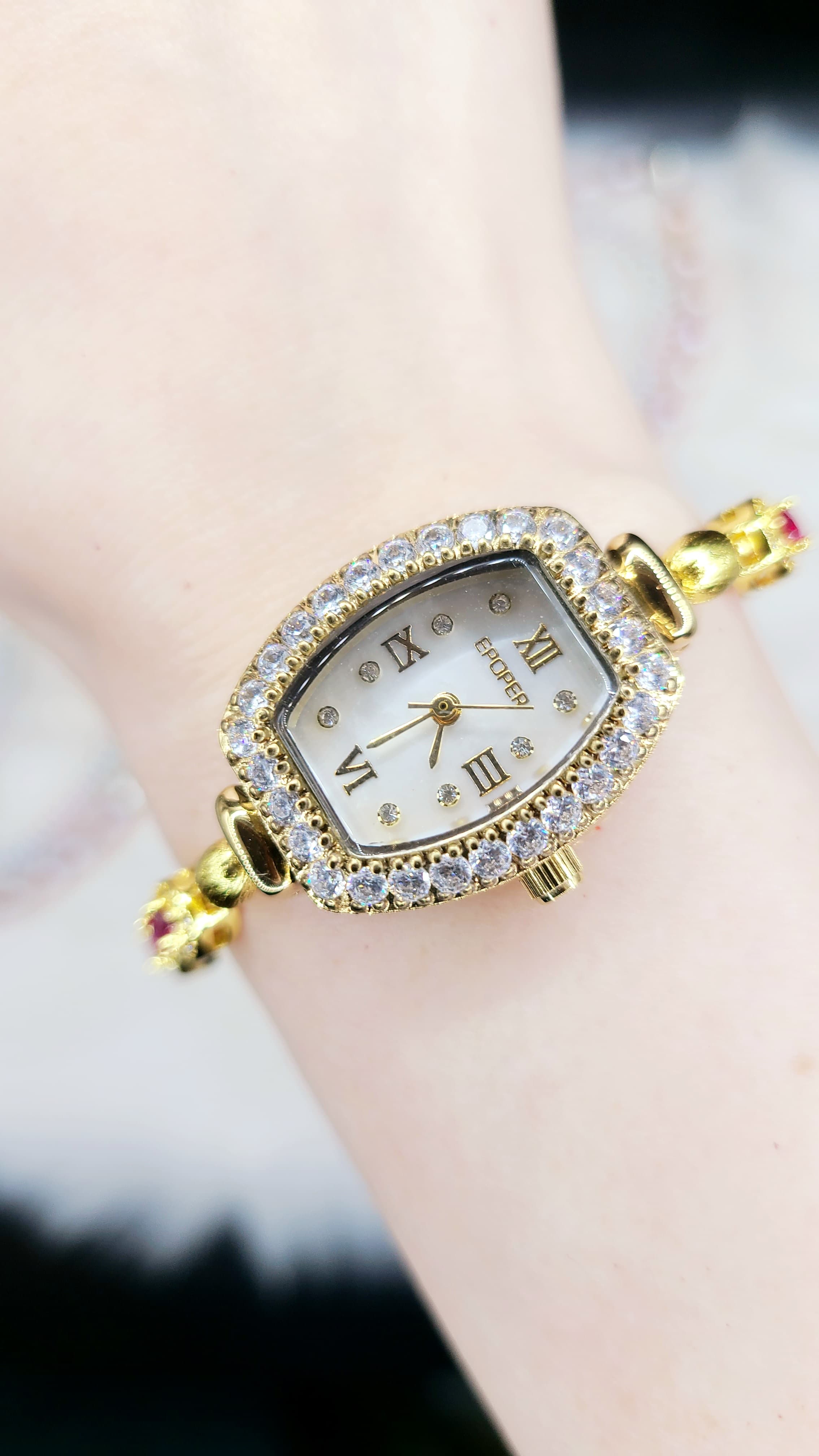 天然紅寶石鋯石貝母面包金石英錶