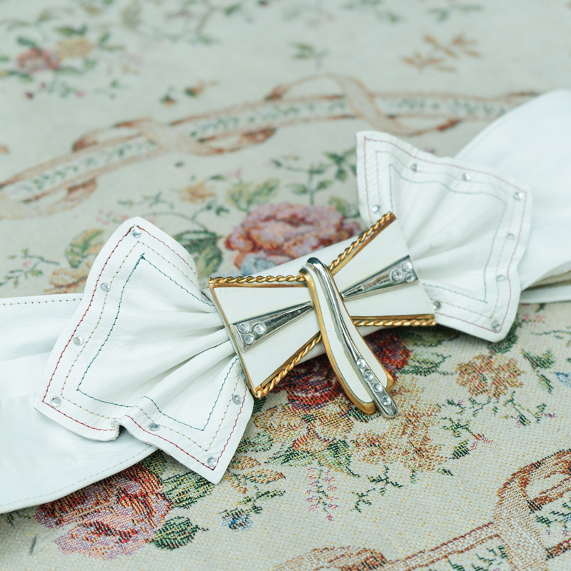 Vintage 1980s Dramatic Leather and Metal Double Layer Bow White Leather Belt from Canada(MT1583)