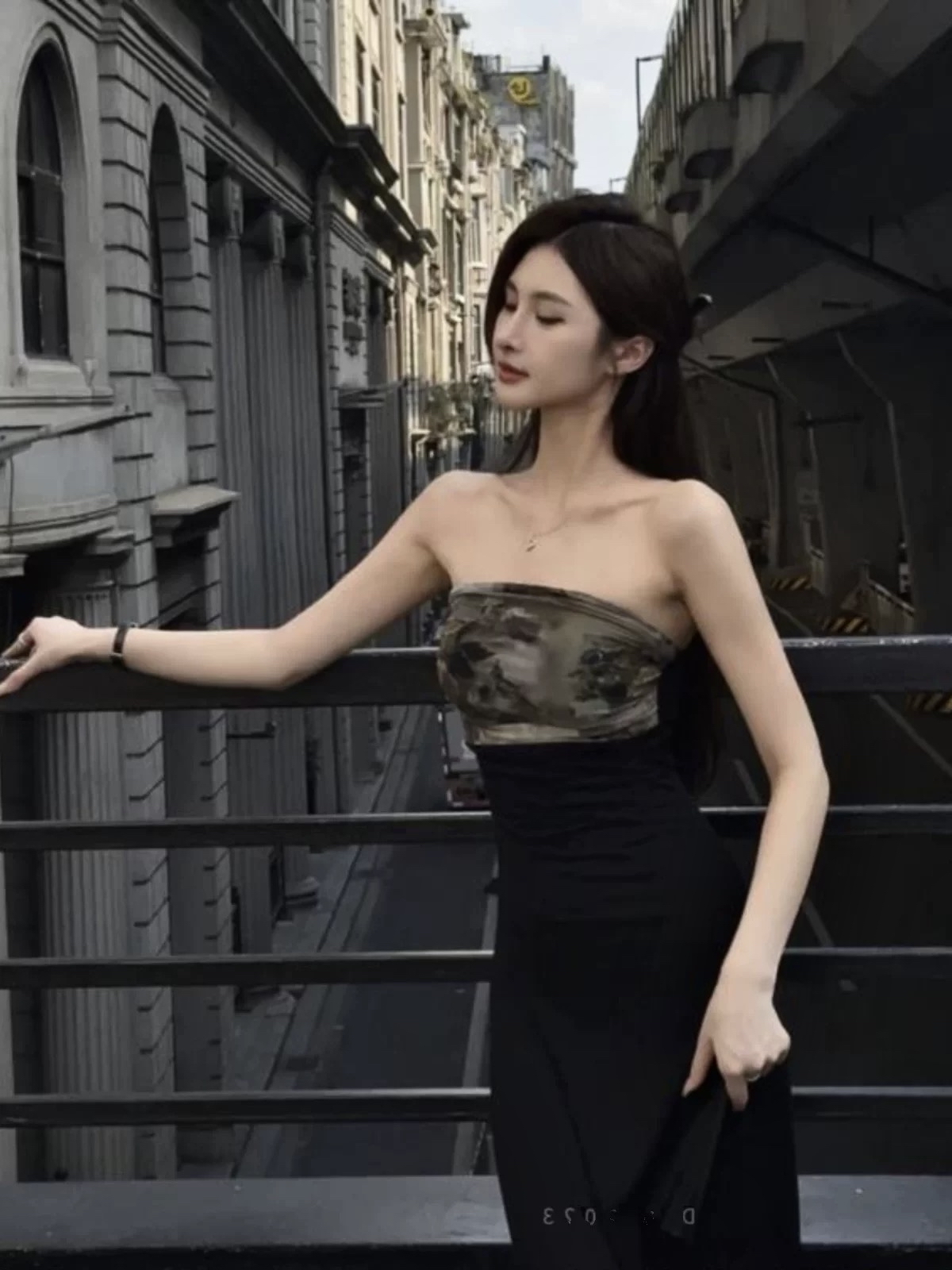 優雅抹胸迷彩连衣裙