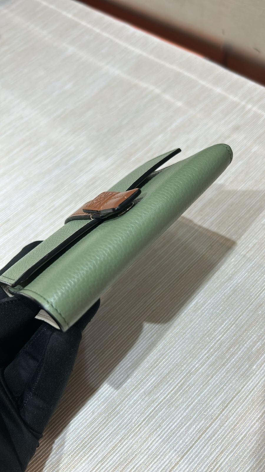 Loewe Short Wallet Calfskin 100%Authentic, 98%New ✅專門店收據