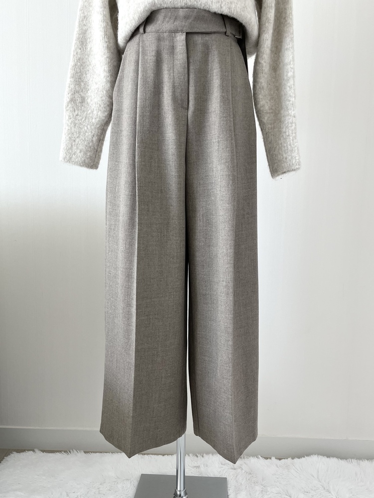 Warm-Tone Buckle Drape Slacks (Oat)