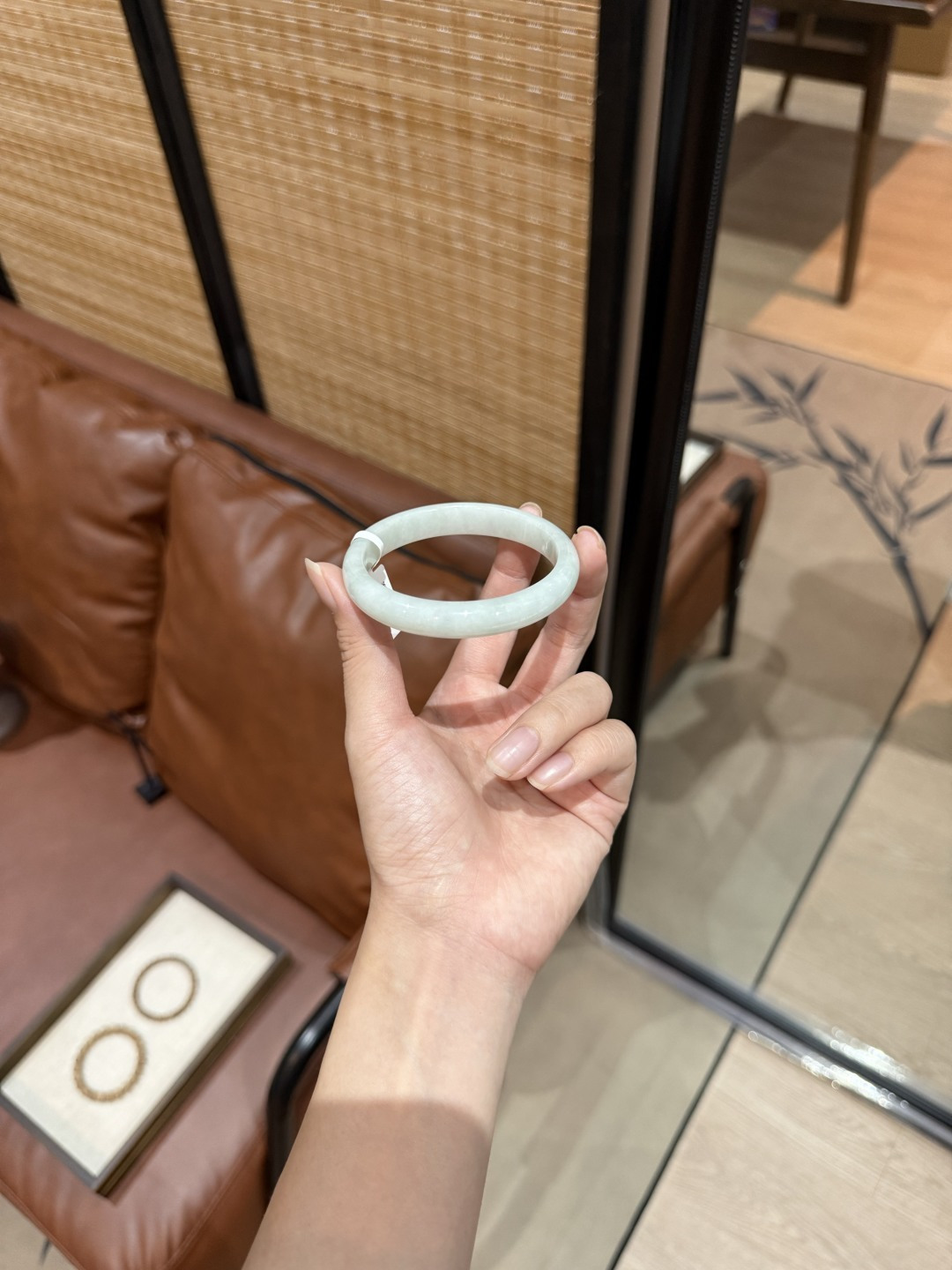 Clear-colored jadeite bangle ✨ The simpler, the more captivating. A clear, lustrous base, like a pure heart, as clear as the first encounter
