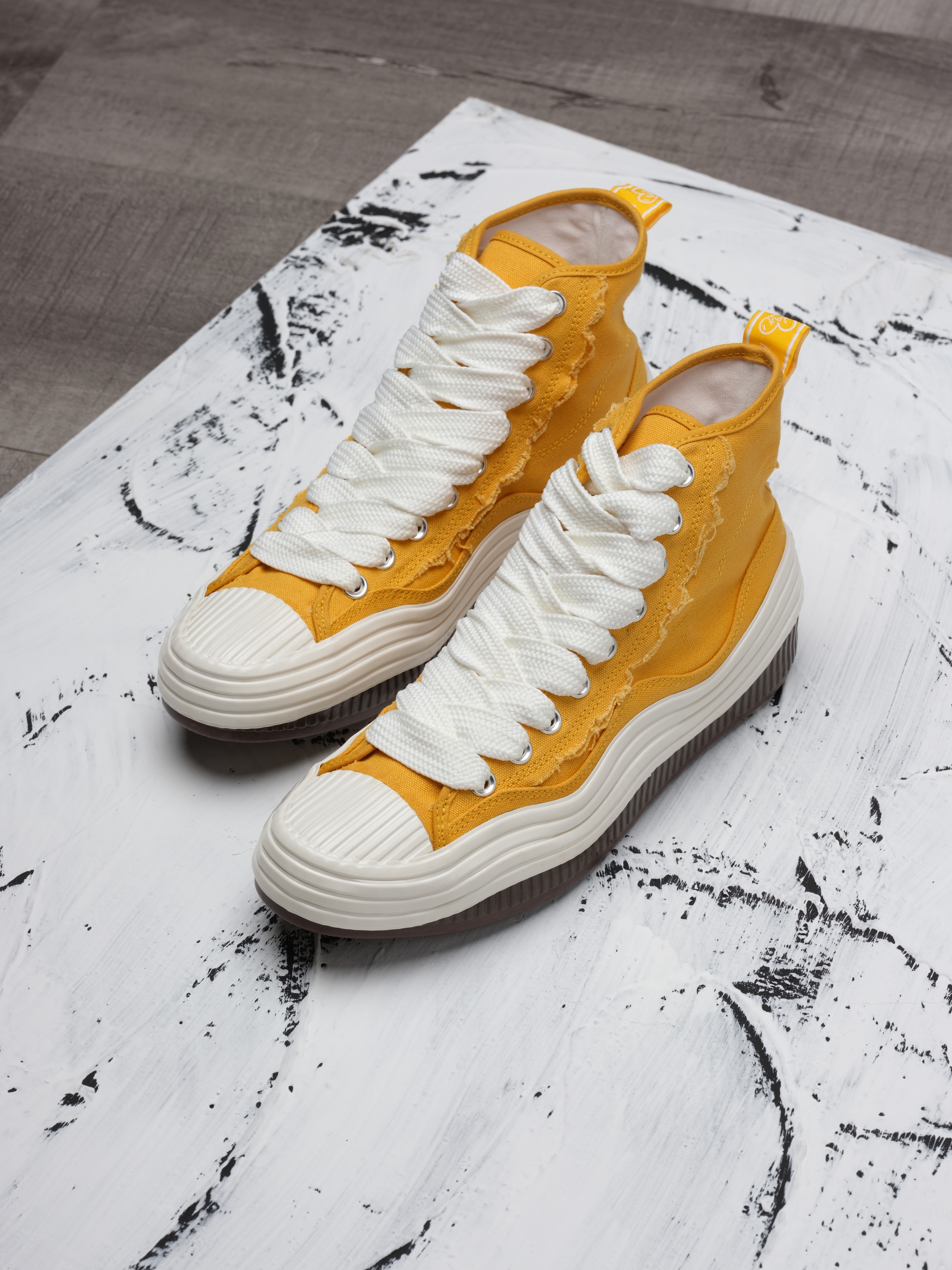 FIRST LOVE Mid (Yellow)