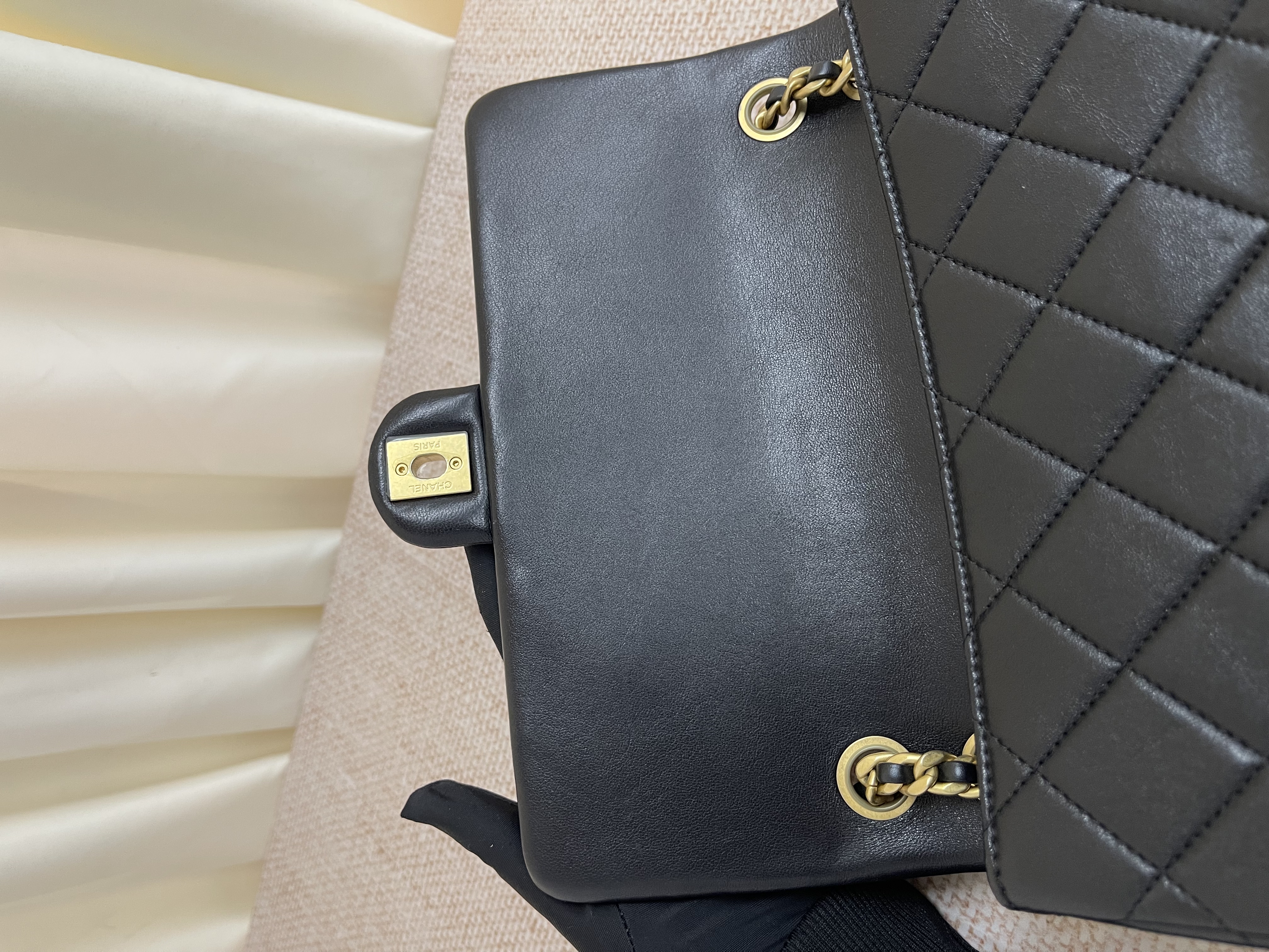 Pre-Owned CHANEL 23P Logo Letters Flap Bag / Product Code: 26022201