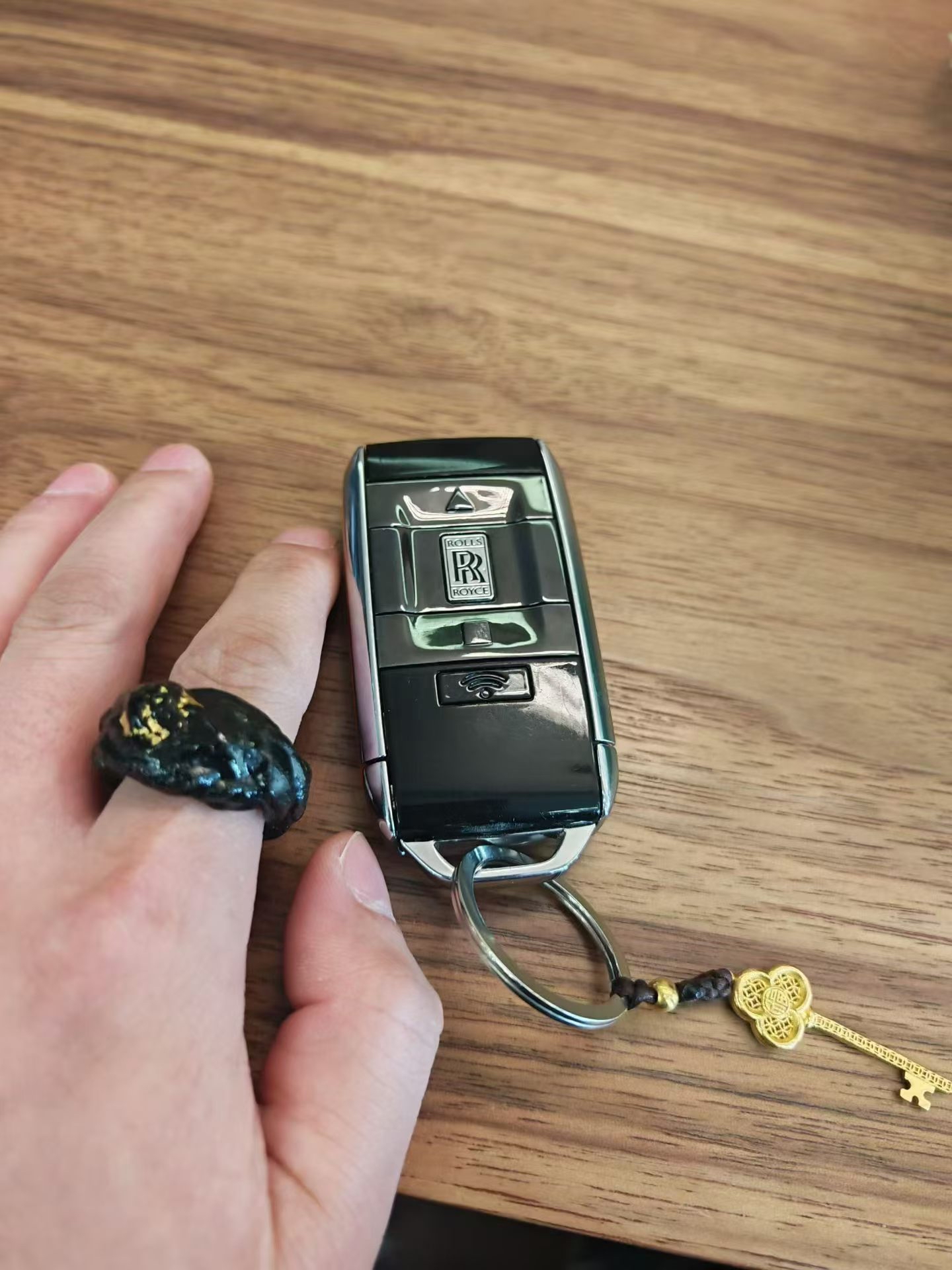 阿贊mon除去黴運，驅邪殺鬼，轉運提運的【皮洛戒指】男女通用，直接戴上感受它的靈力！