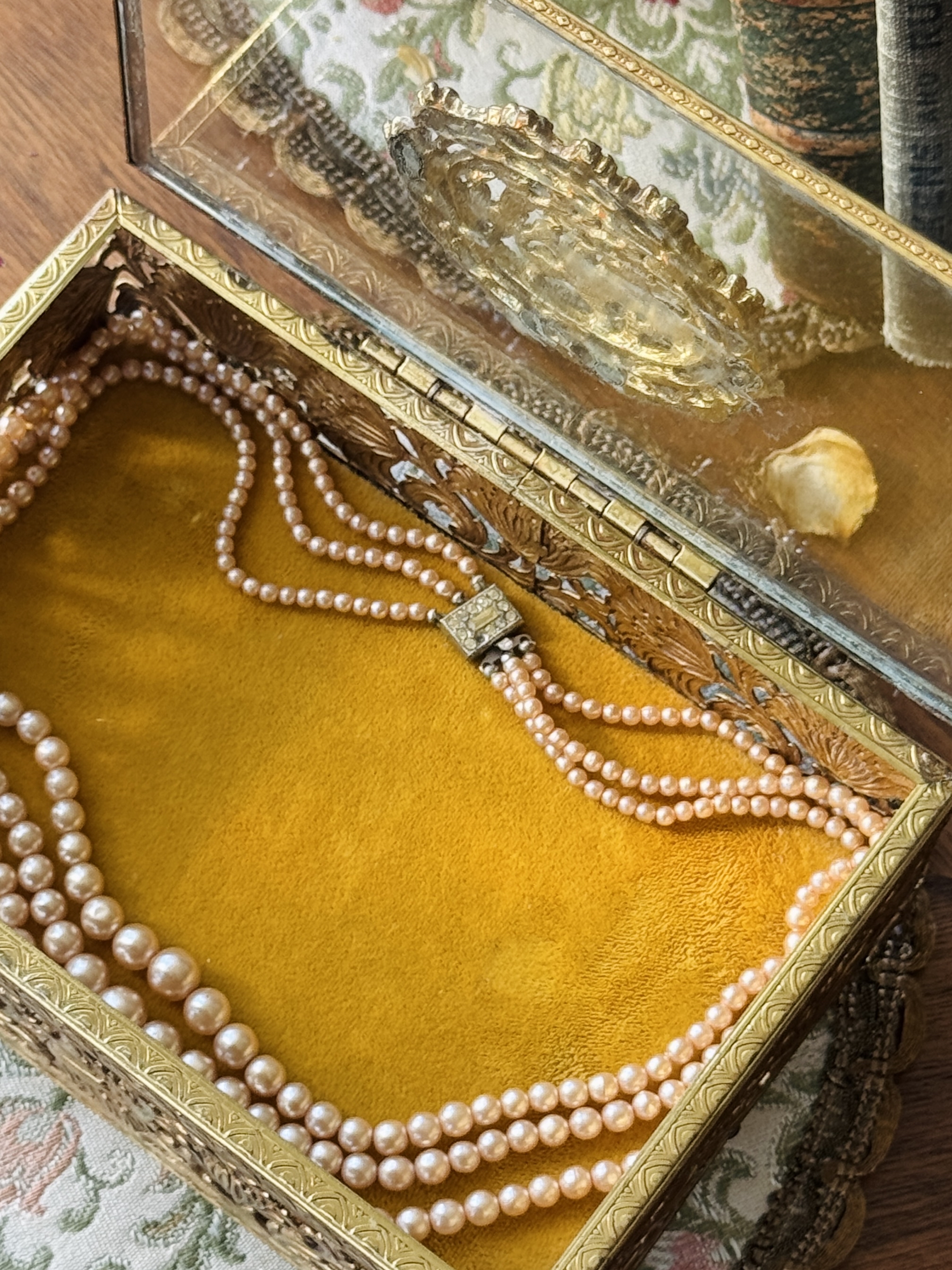 C.a. 1950-60s 17-18" Three-Row Graduating Pink Glass Pearl Necklace (MT2603)
