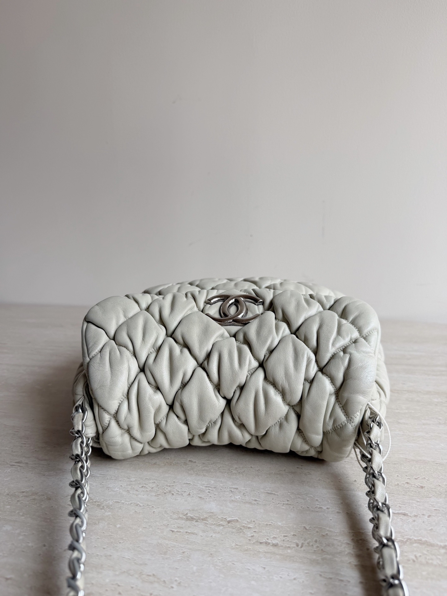 【預訂貨品】Chanel米色泡芙雲朵包