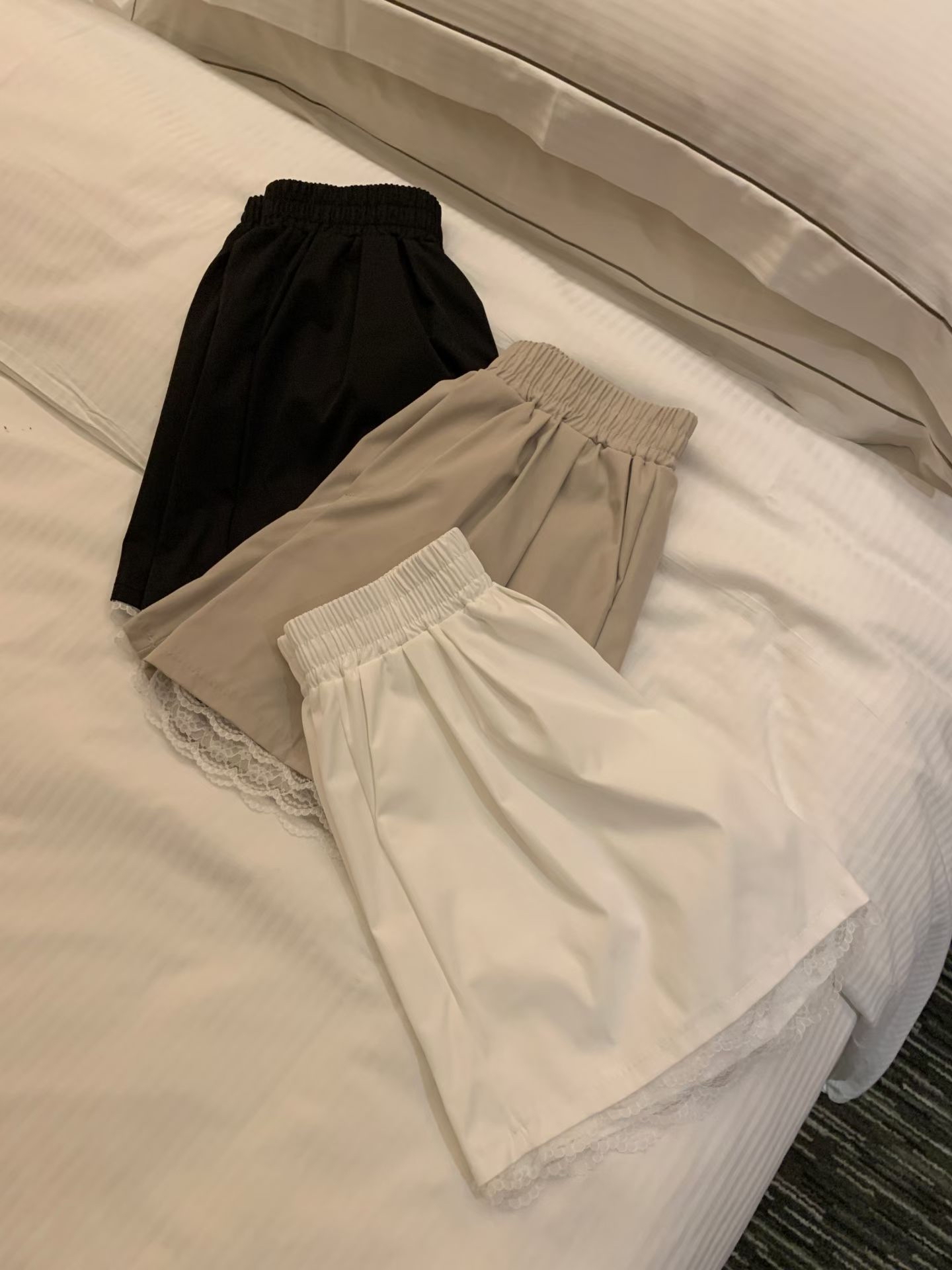 CT6 白lace邊短褲