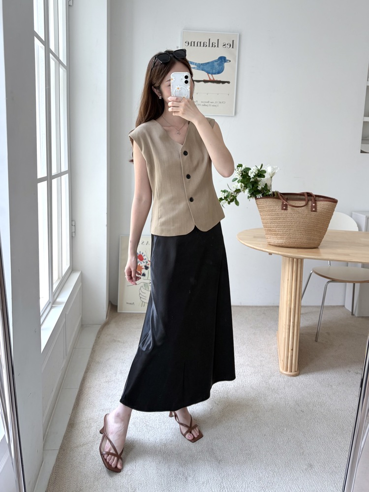 Signature Linen Blend Vest (Camel)