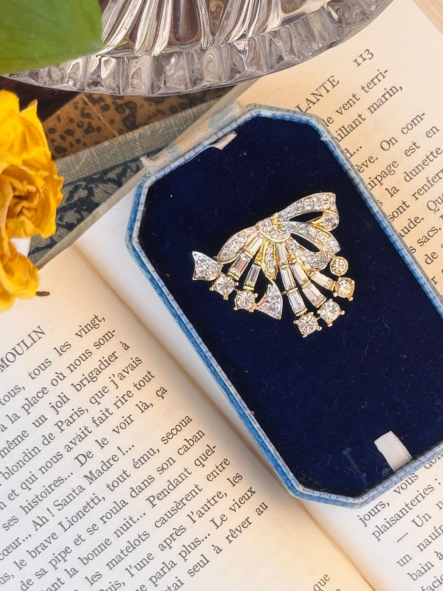 Vintage NINA RICCI Sparkling Ribbon Brooch (MT2589-14)