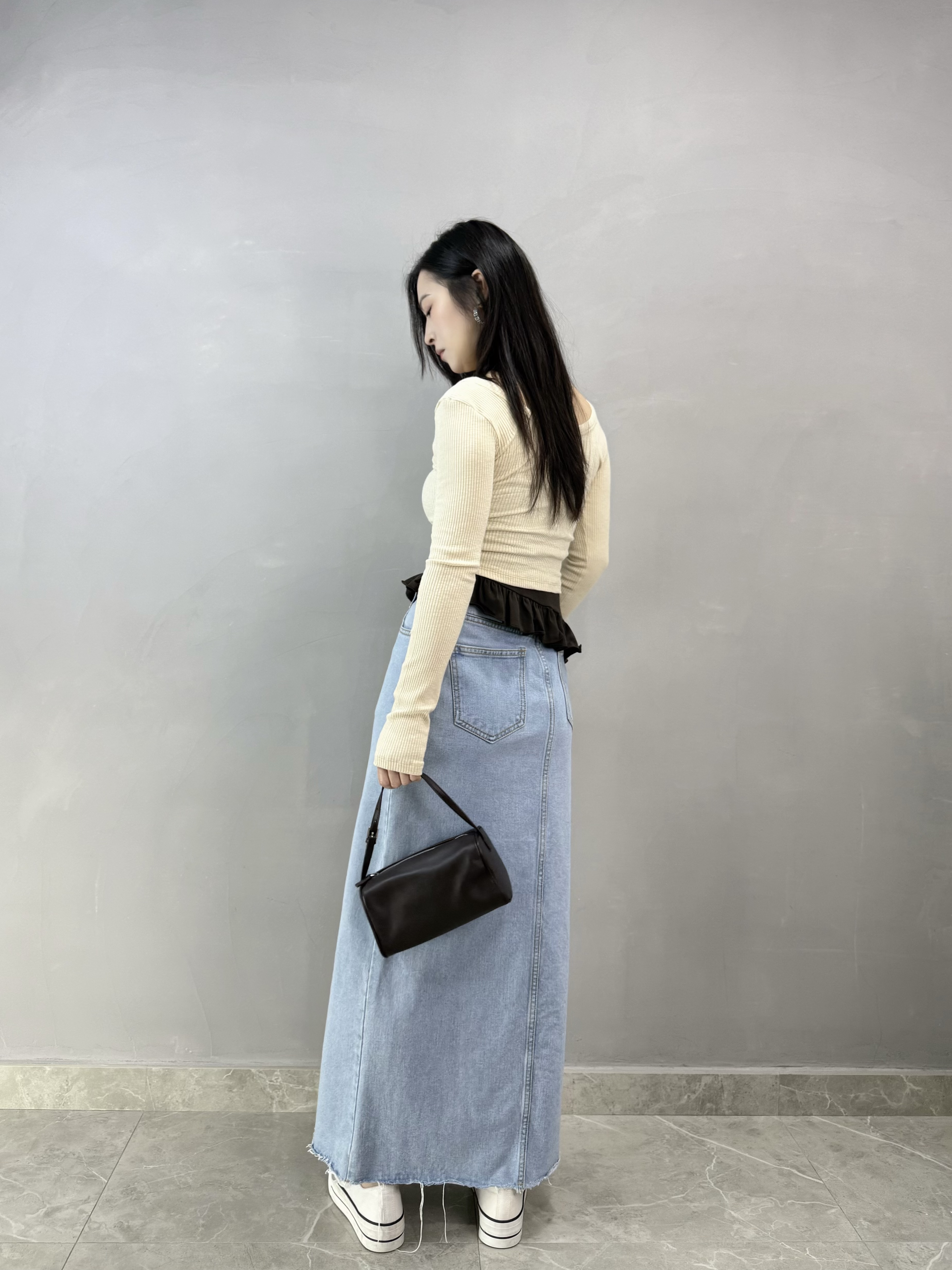 H67 銀扣U領短Tee