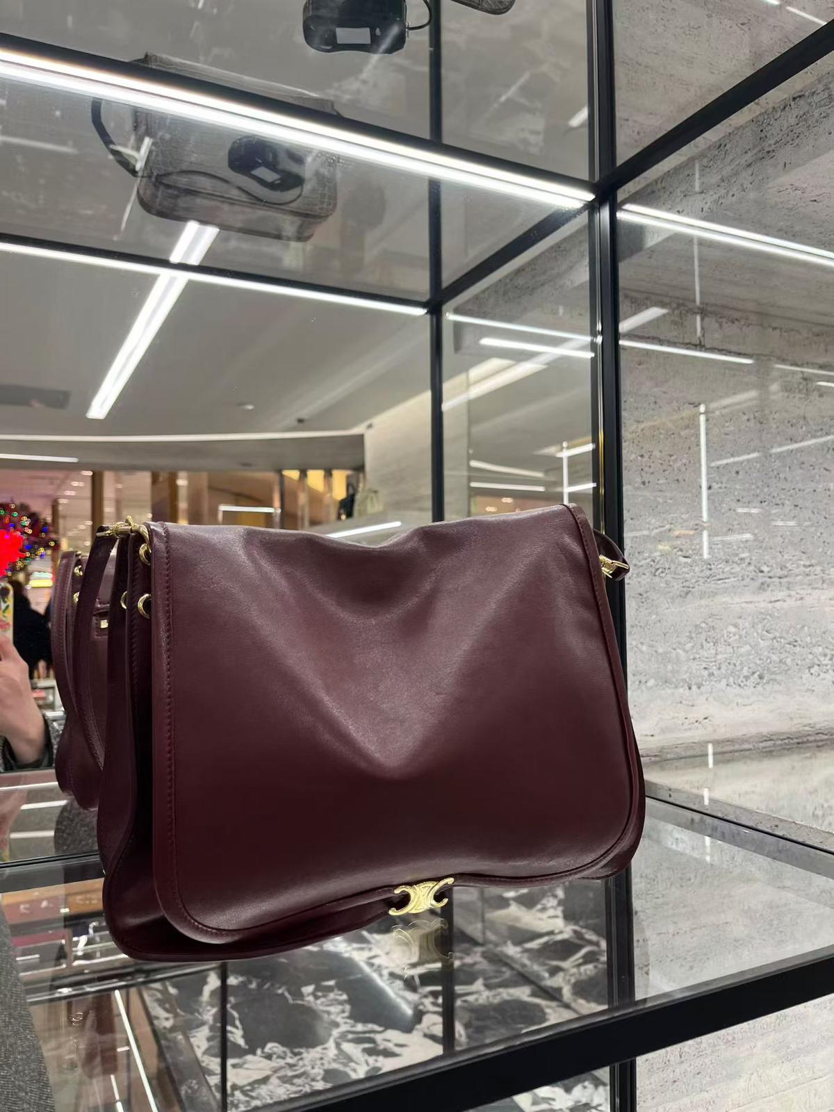 預購 💫💫💫Celine專櫃 BESACE SOFT TRIOMPHE shoulder bag 巴黎代購價