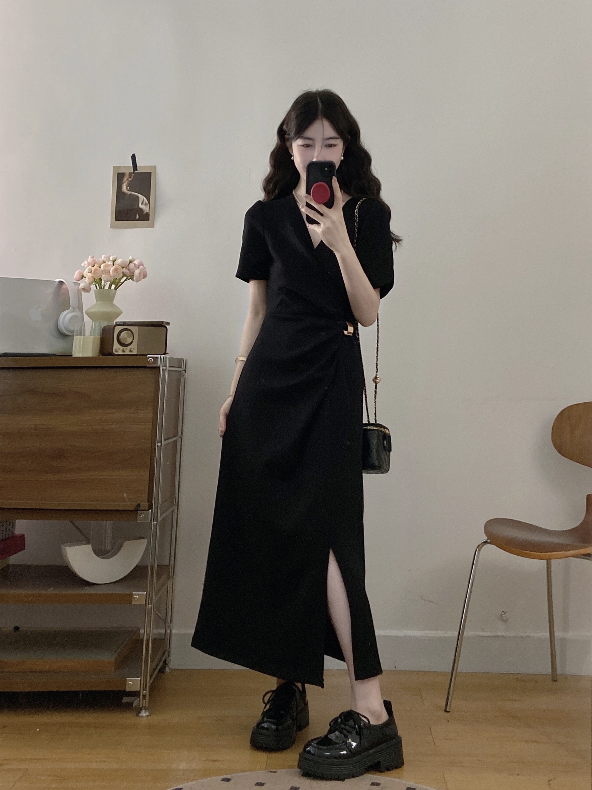 B15(1960长) 长款法式交叉领腰扭结金圈扣下摆开角黑连身裙