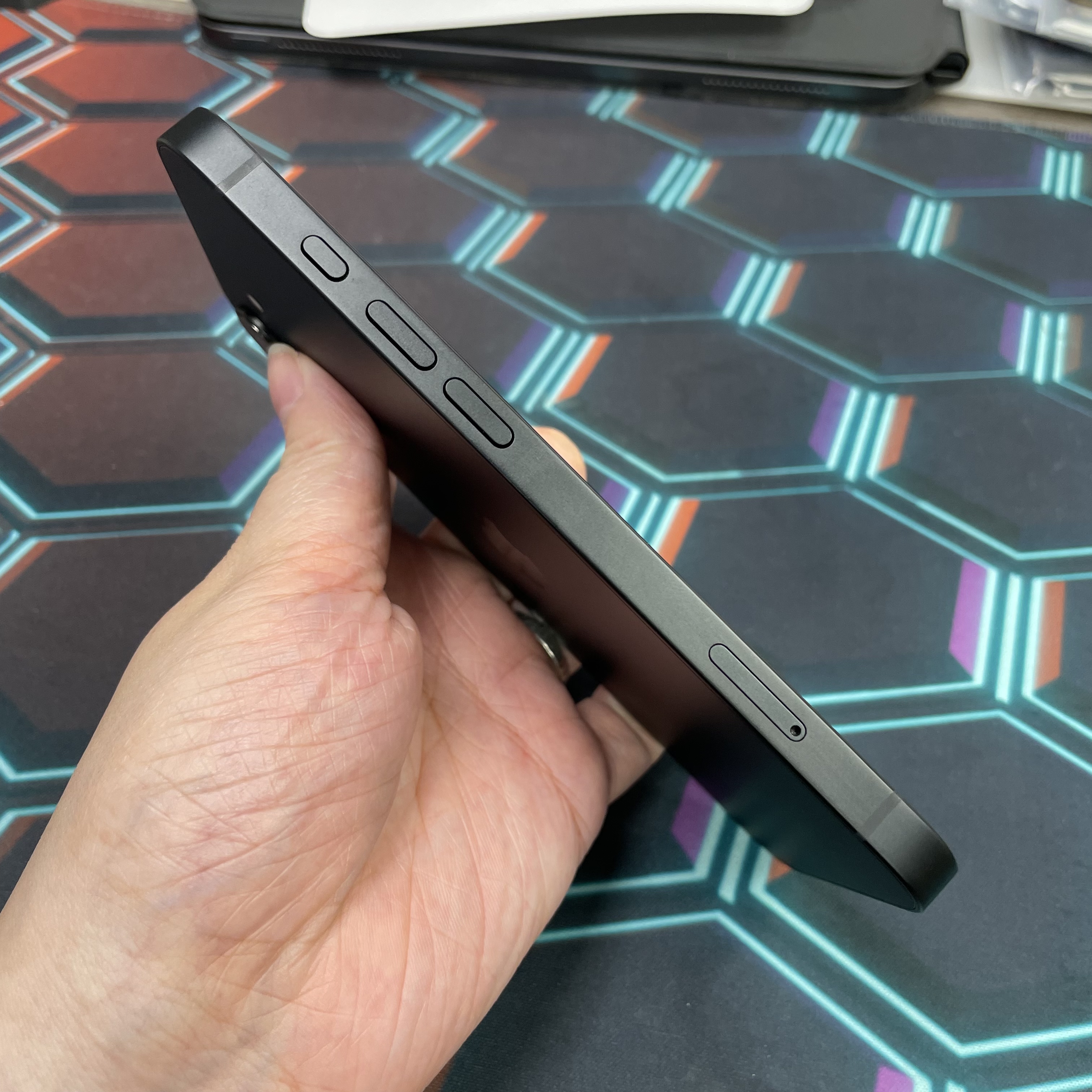 *8123 17e 未使用品 256GB 電100 黑色 black