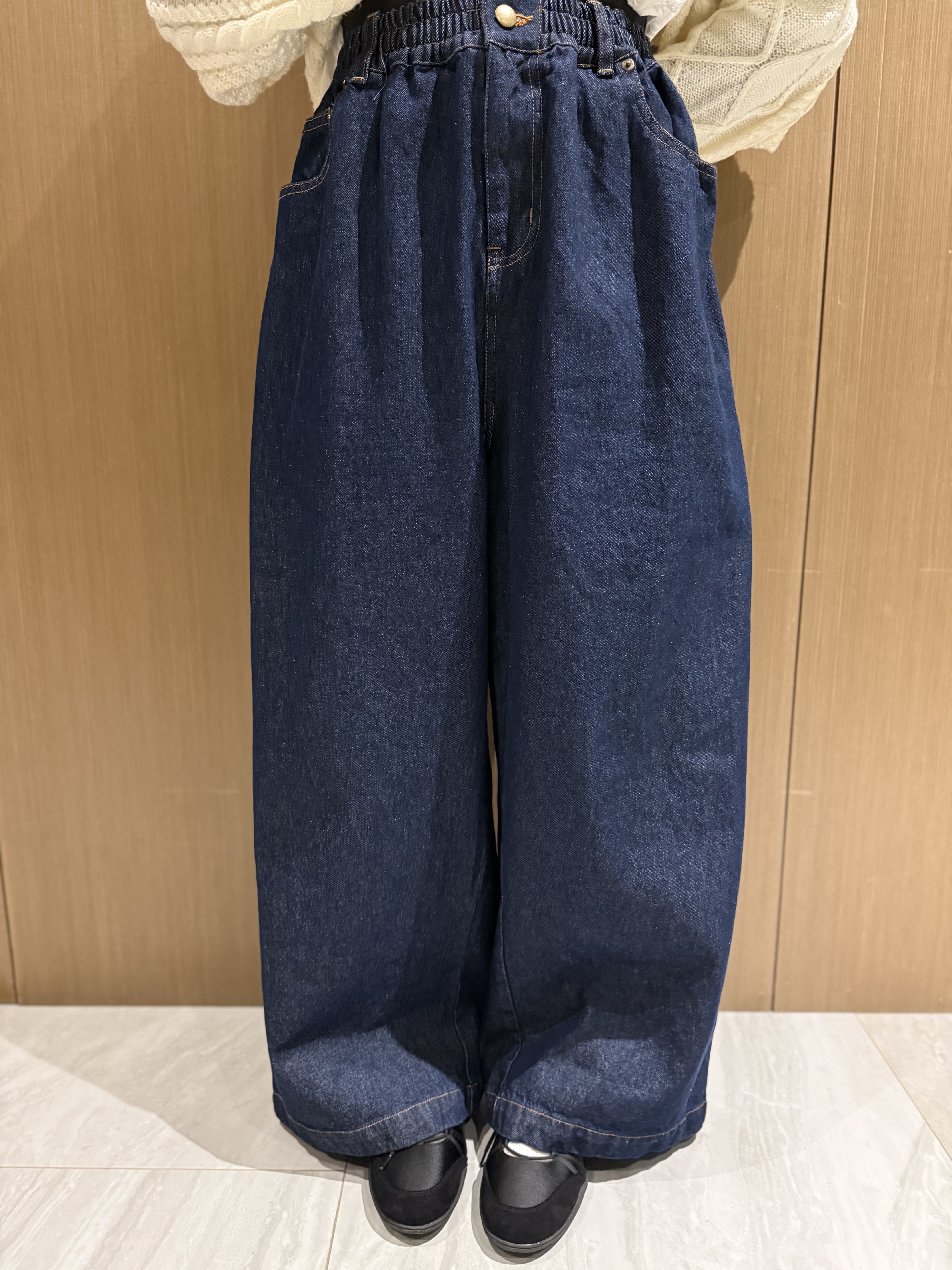 明線直筒牛仔褲（牛仔藍）