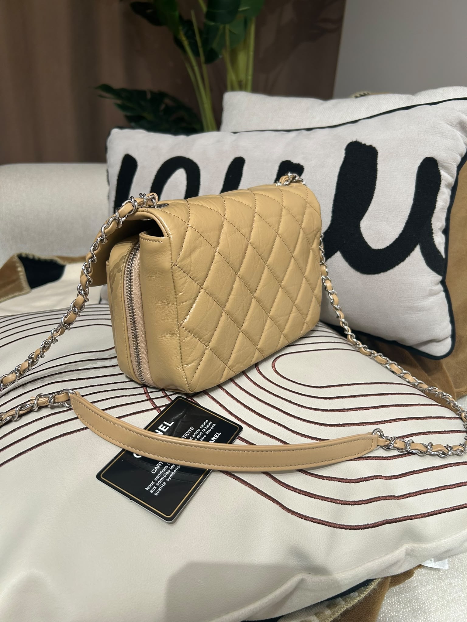 Chanel flap bag Shoulder Bag beige calfskin chain bag 100%Authentic,98%new ✅29card ✅box