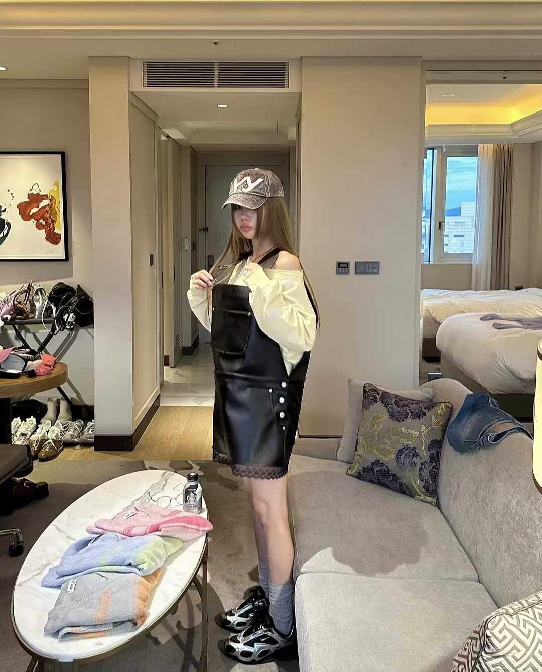 ＜限時預購＞ 皮質拼接Lace背帶裙 TW260308K01 《9/3截單，預計4月中旬到港》