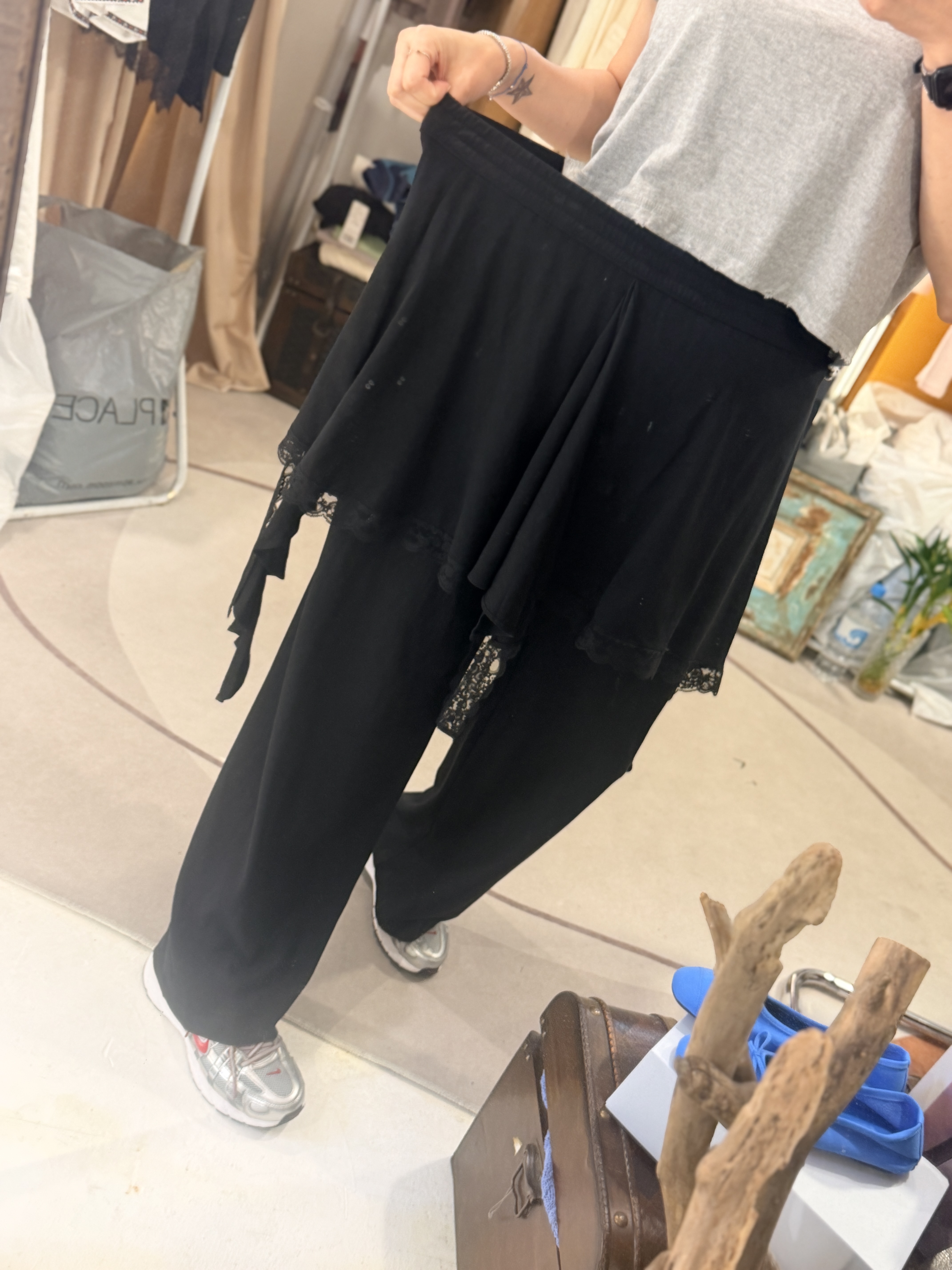 Sport pants w/ details skirt 