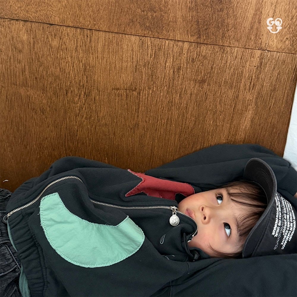 GOU | Sea Otter Zip-up