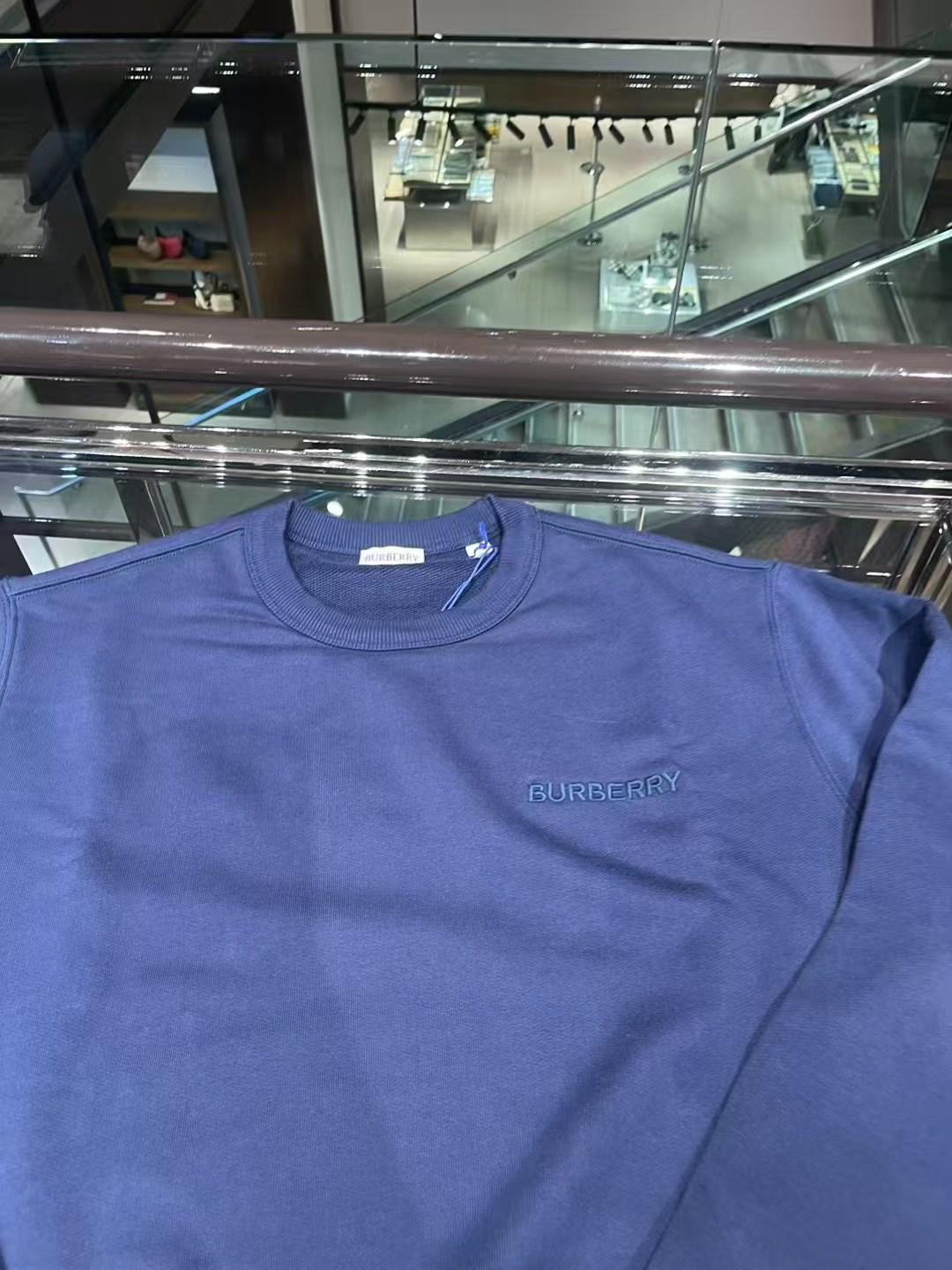 預購 Burberry 🌈🌈折扣款 男士同色logo圓領衛衣 Sale