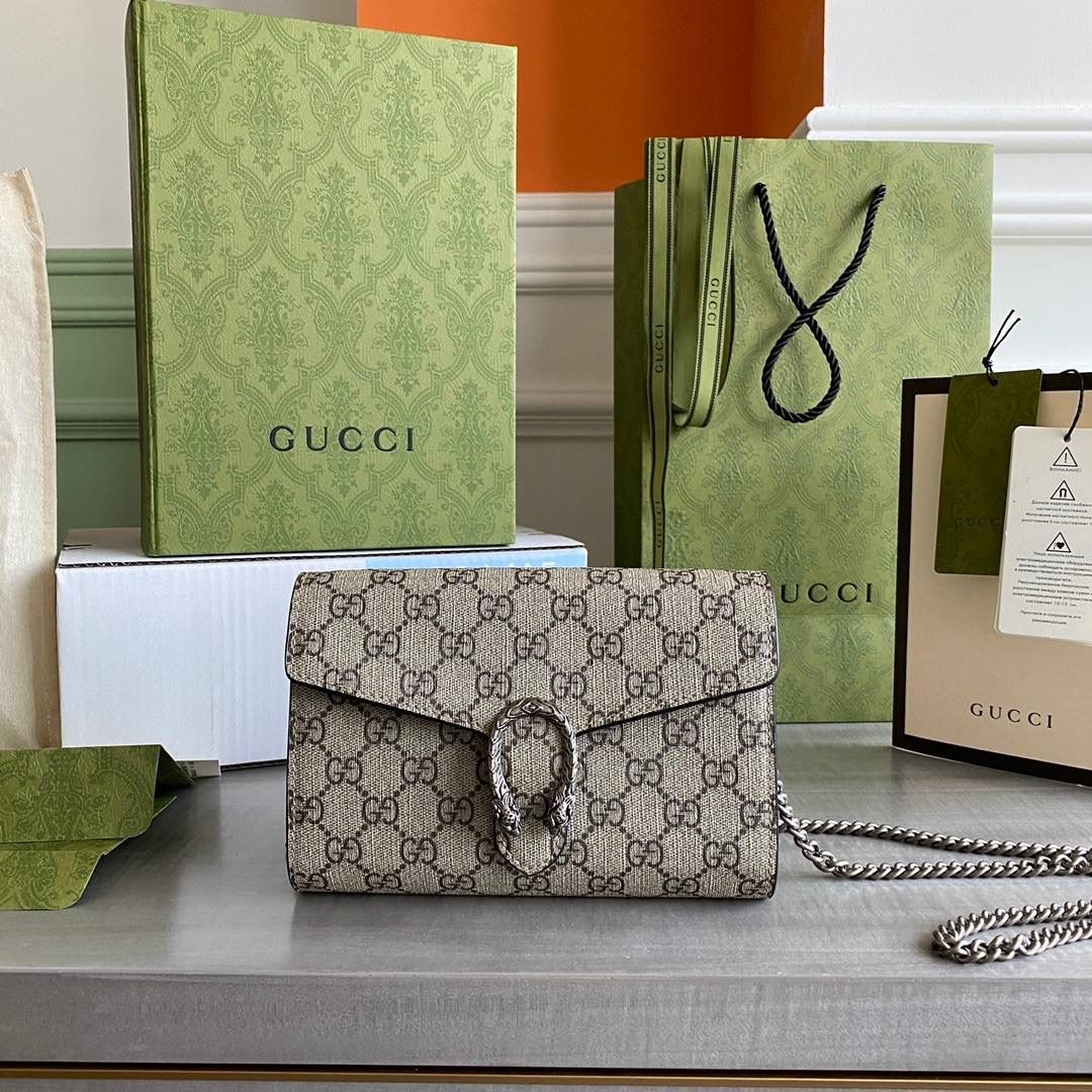 👜独家特级正品品质 ️401231新包装 尺寸：20144cm！ 迷你酒神系列❣️ 织纹虎头马刺扣woc链条包，三个单独内部隔层和十六个卡片隔层。。附带️全套最新绿色系列环保包装🔥✨