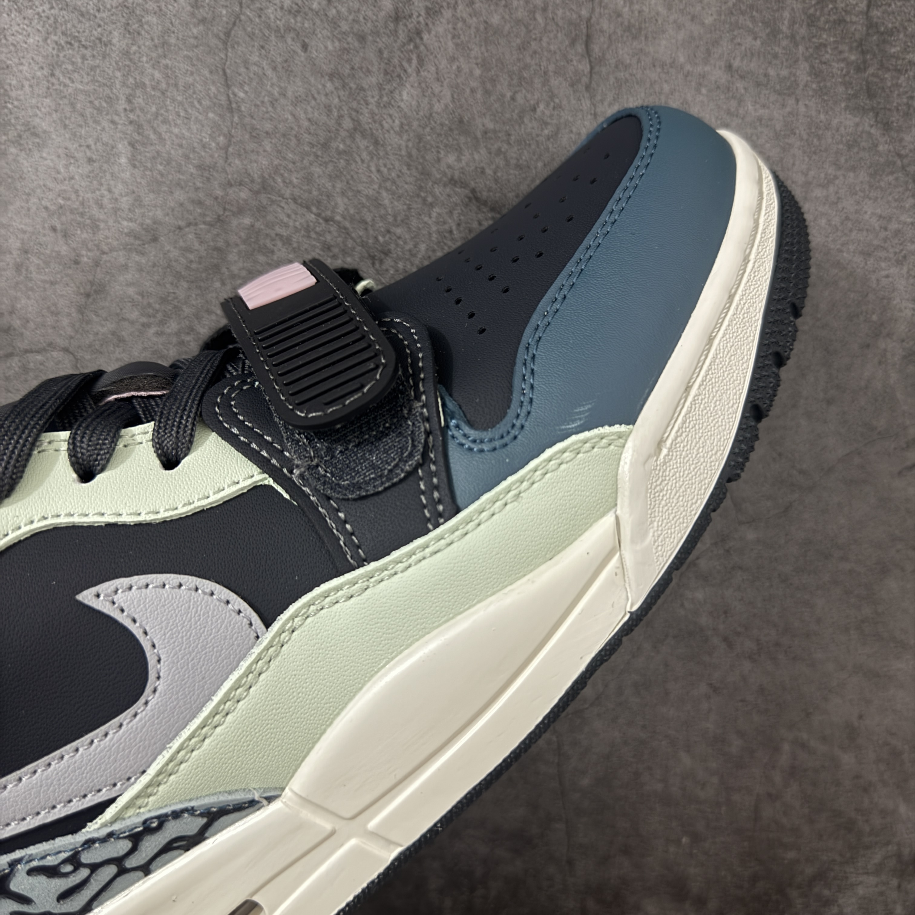 Nike Jordan Legacy 312 Low "Anthracite/Iced Jade" CD7069-007