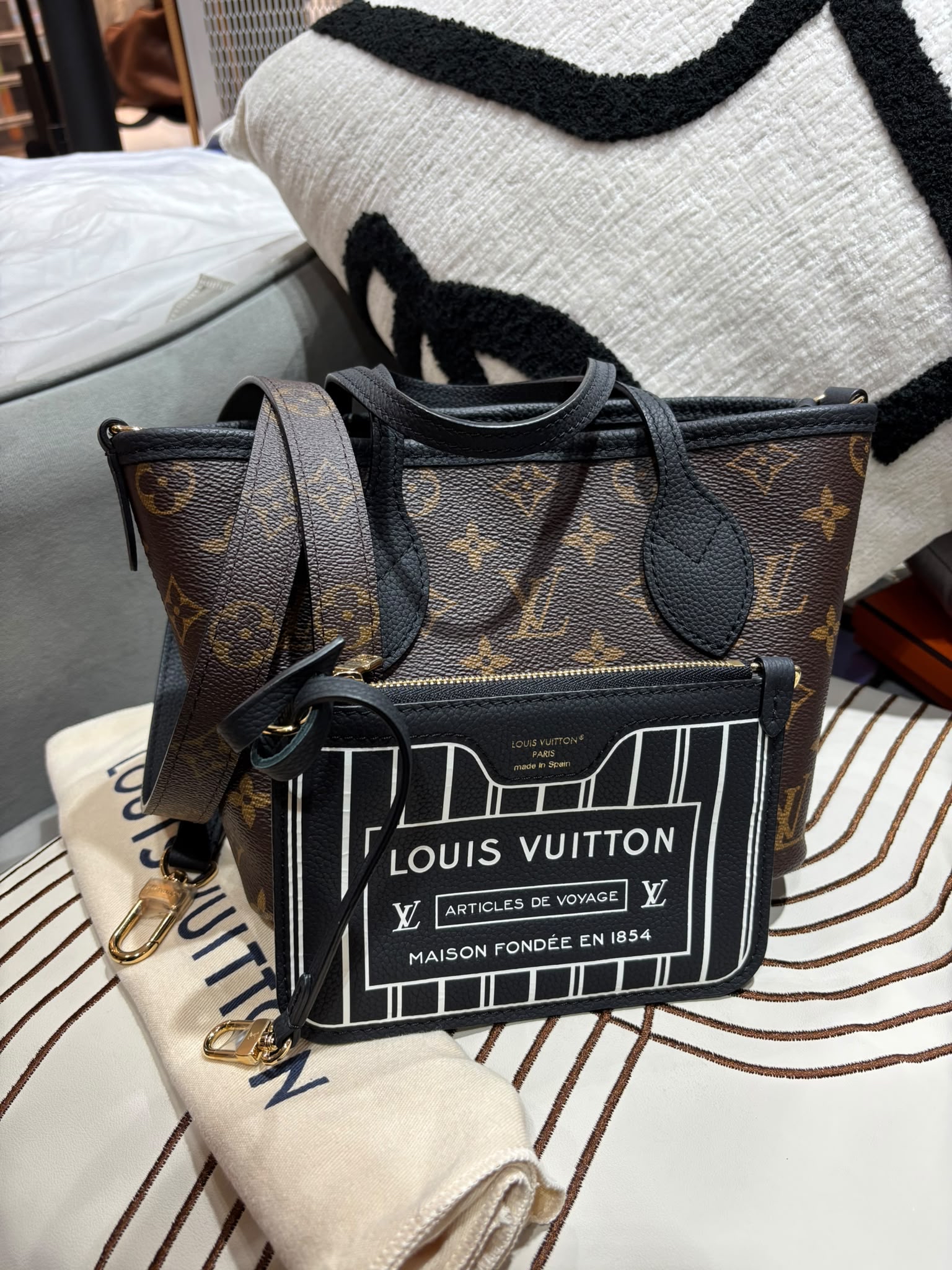 LV Neverfull Inside out bb leather100%Authentic, 99%New ✅pouch ✅Dust bag✅Box