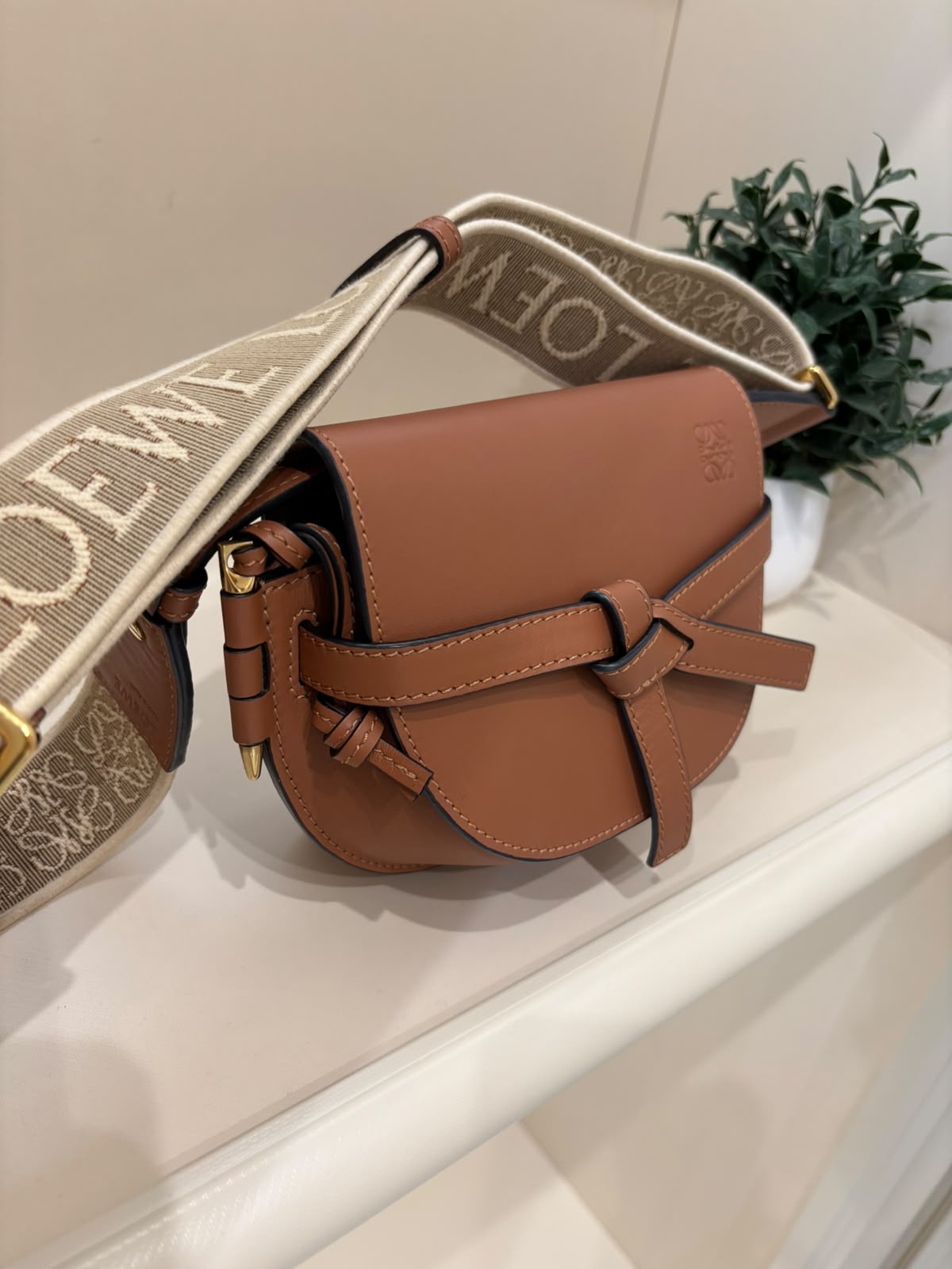 Loewe Mini Gate 手袋 tan 100%Authentic, 98%new  ✅dust bag 