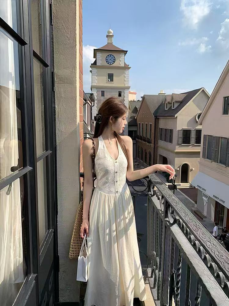 1747 French Beige Midi Dress Freesize 法式温柔杏色挂脖裙