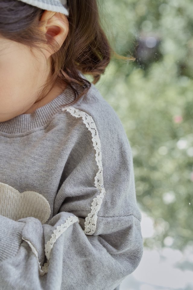 Momoann | Heart Patch Sweatshirt