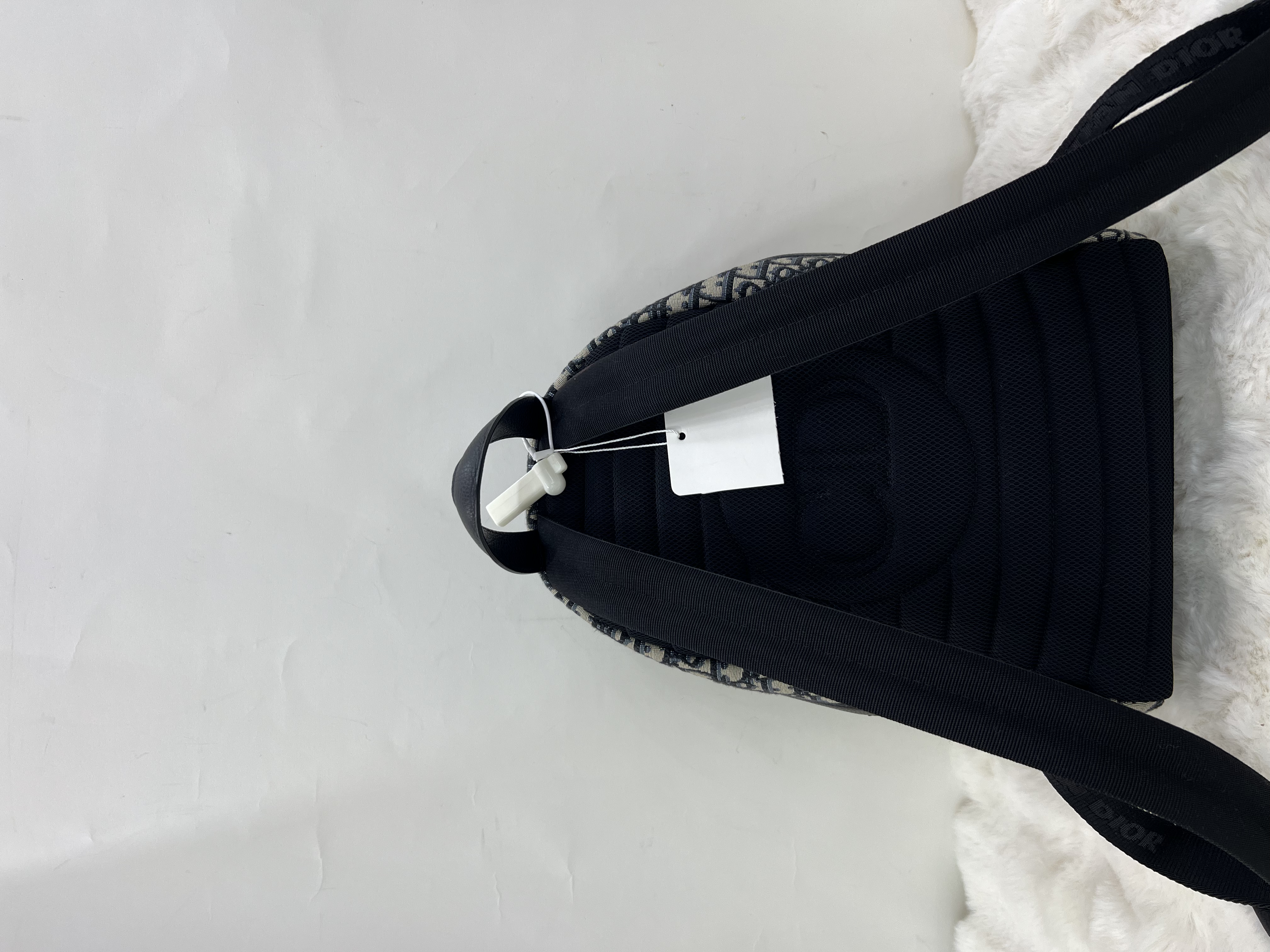 直播貨品 |  [1個-$100 2個-$300］J4