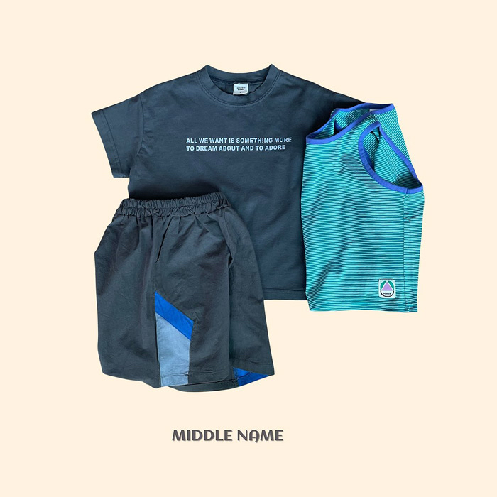 🇰🇷middle name tee