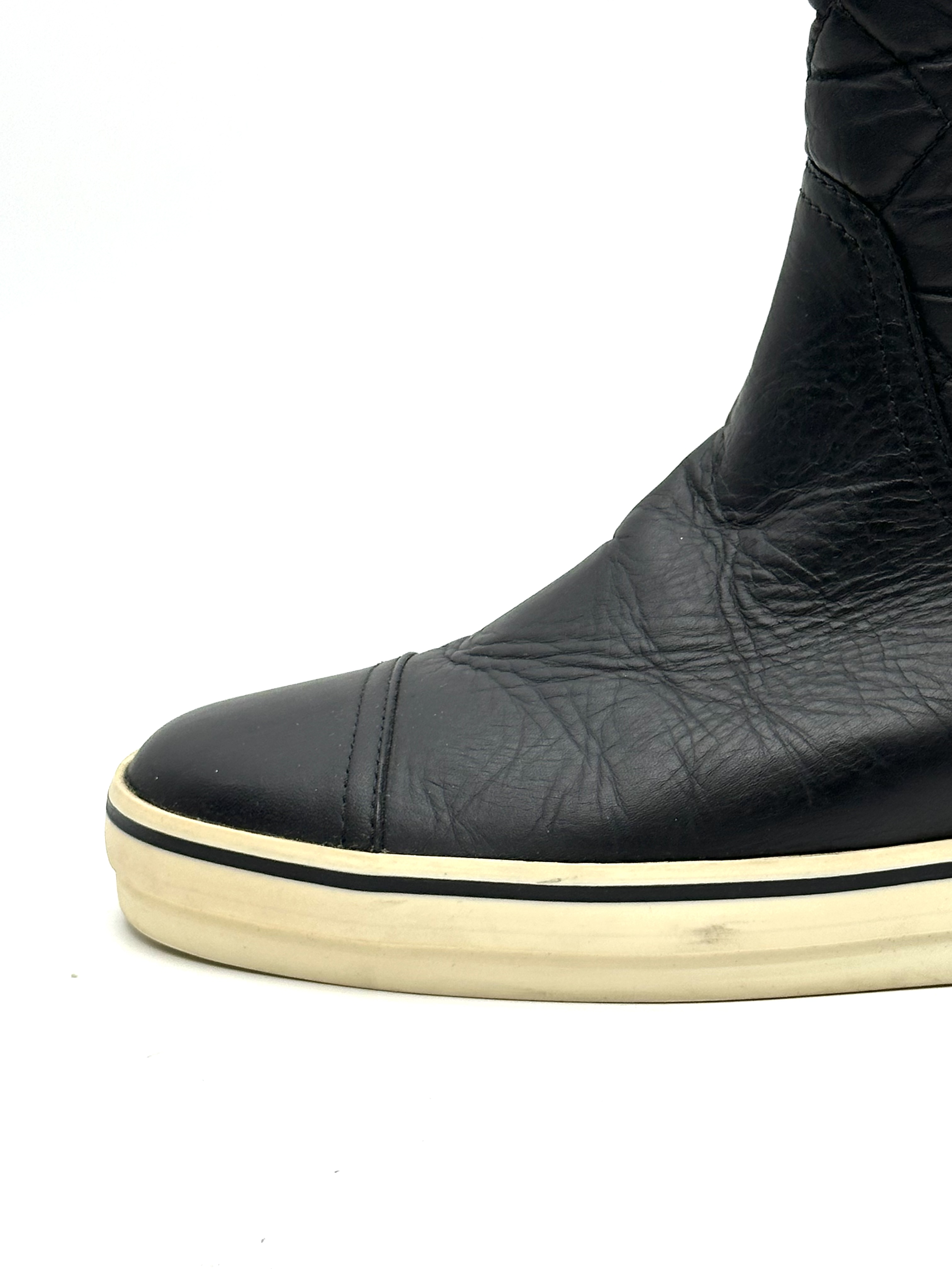 Pre-owned Chanel black quilted leather mid-calf boots / Product Code: 26040407