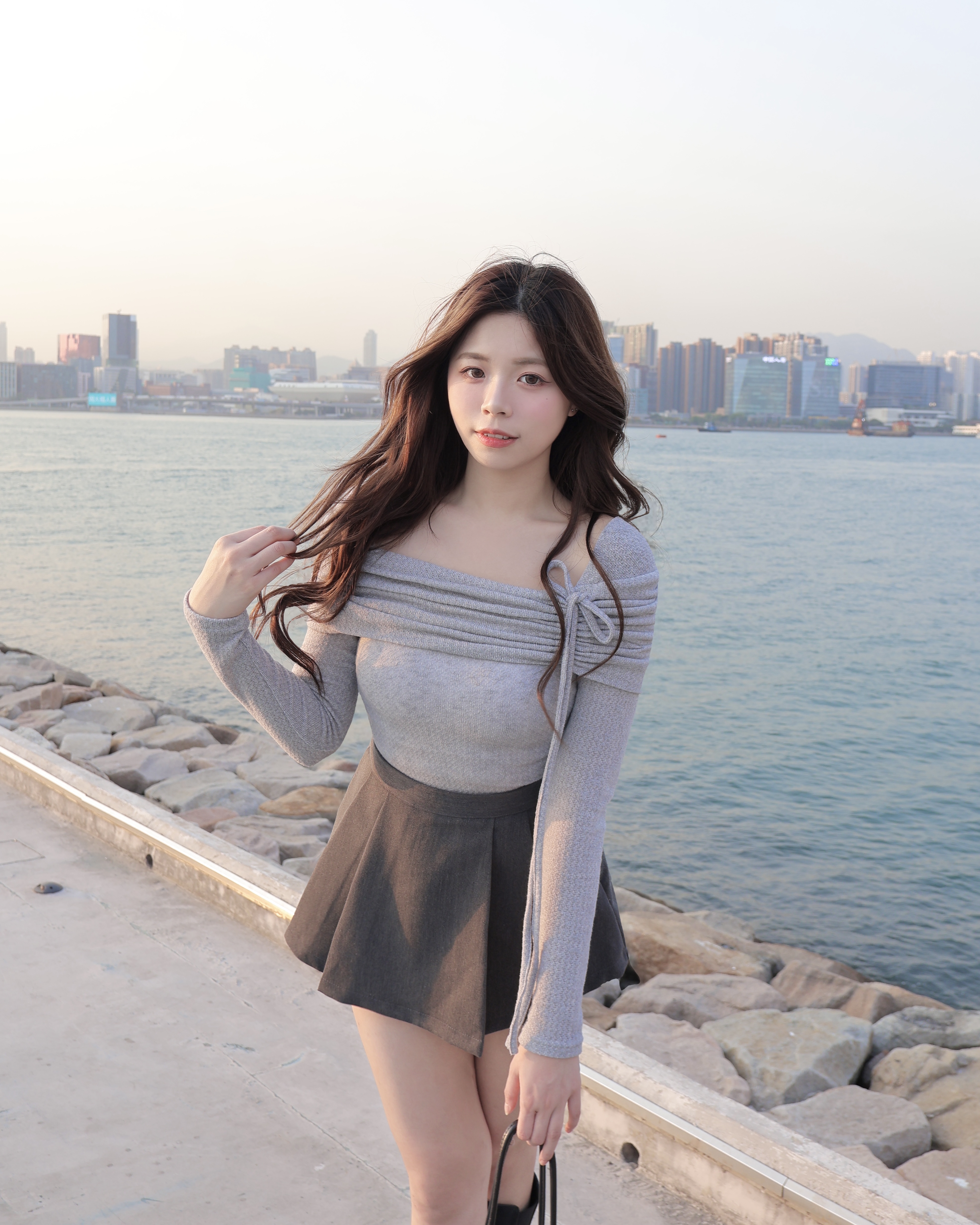  【 🫧超氣質♡ 微透感混紋效果～不規則倒V鏤空露肩上衣.ﾟ💗 】 Way Up Off Shoulder Top(四色入)