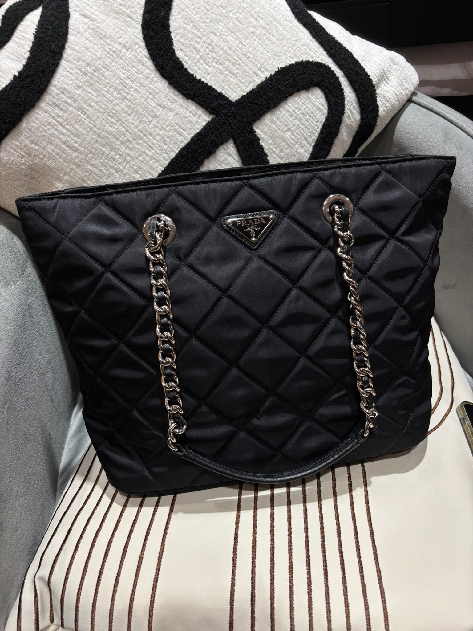 Prada nylon zip shoulder bag 拉鍊tote bag 100%Authentic ,98%new✅dust bag