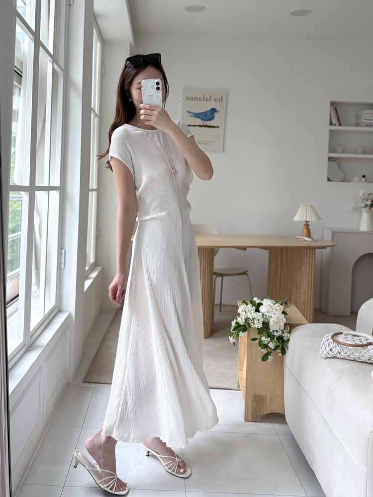 Elea Ribbed Flowy Dress (Ivory)