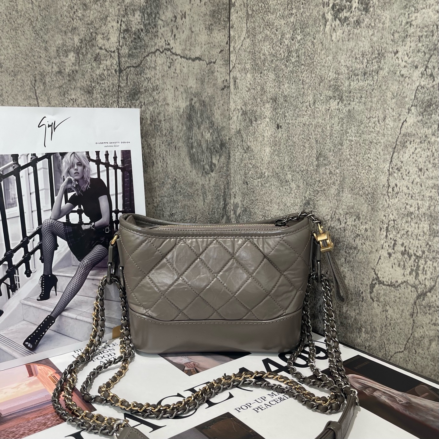 【預訂貨品】CHANEL 大象灰流浪包