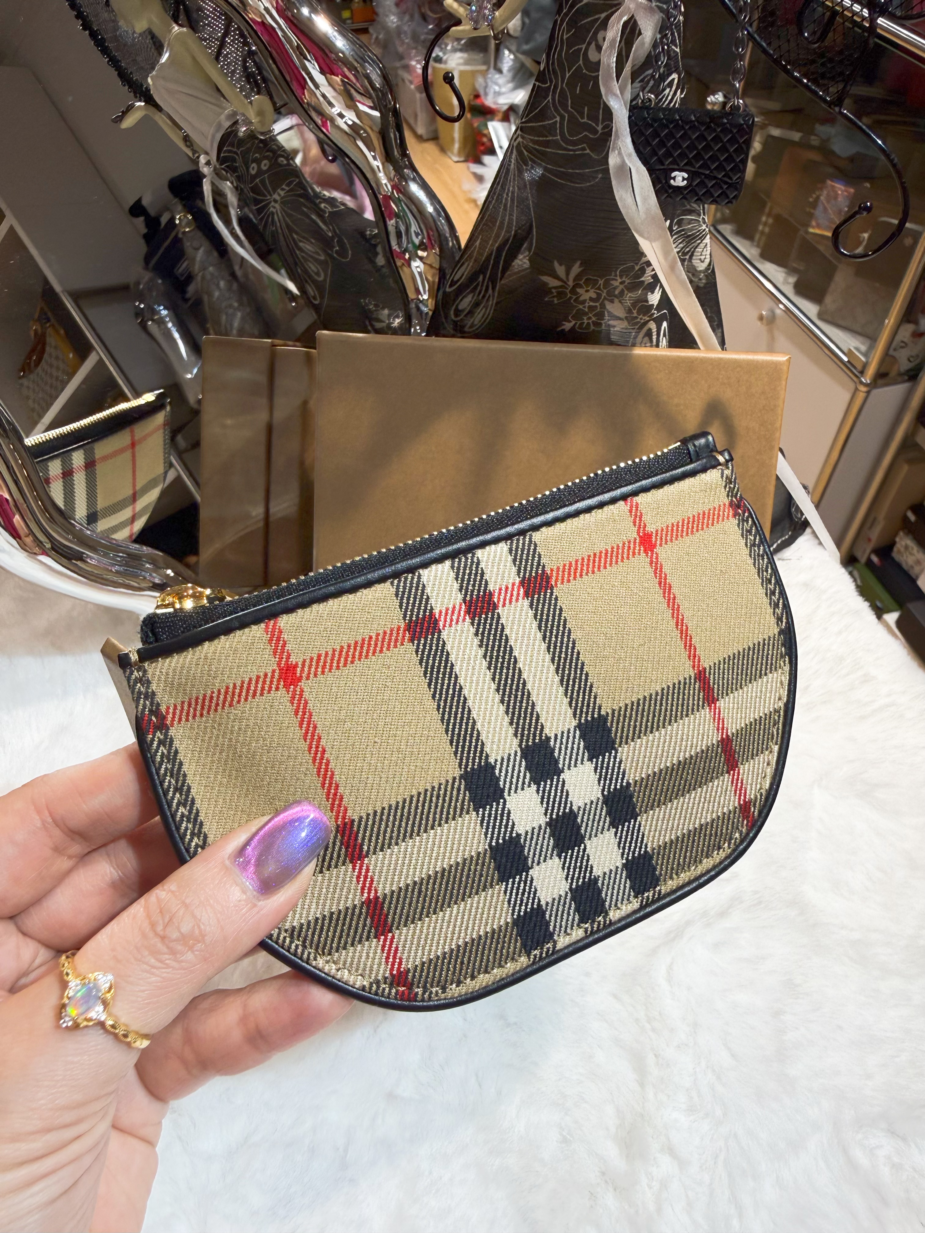 Burberry coin purse check/half moon