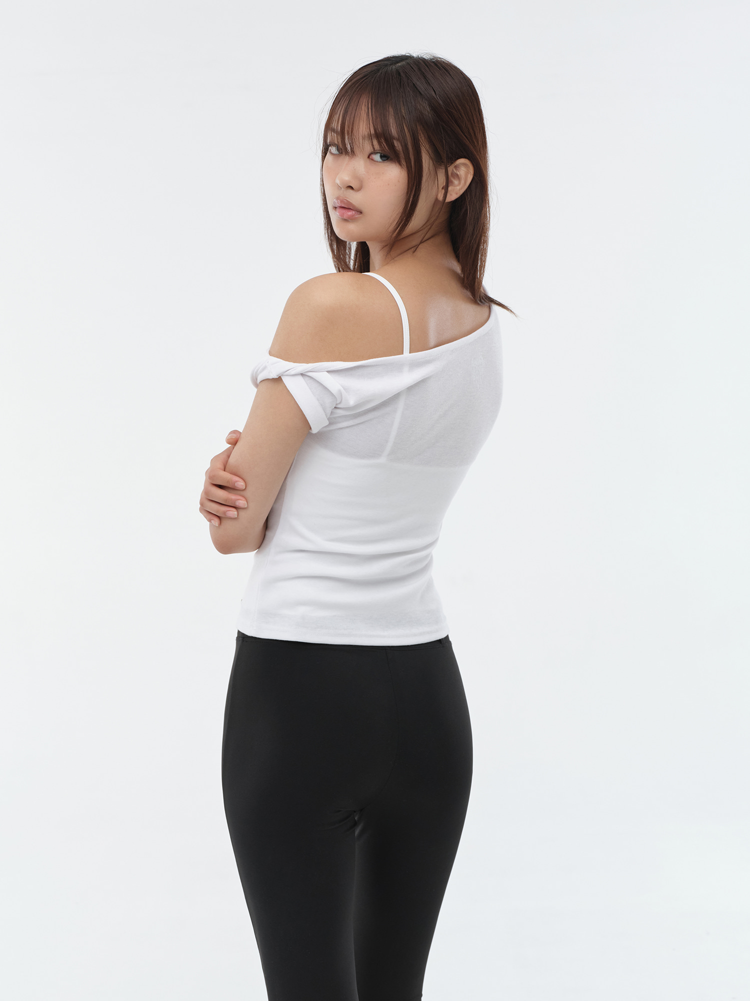 【氣質美感One Shoulder Top】預購_Flow Unbalanced Cropped T-shirt by Conch