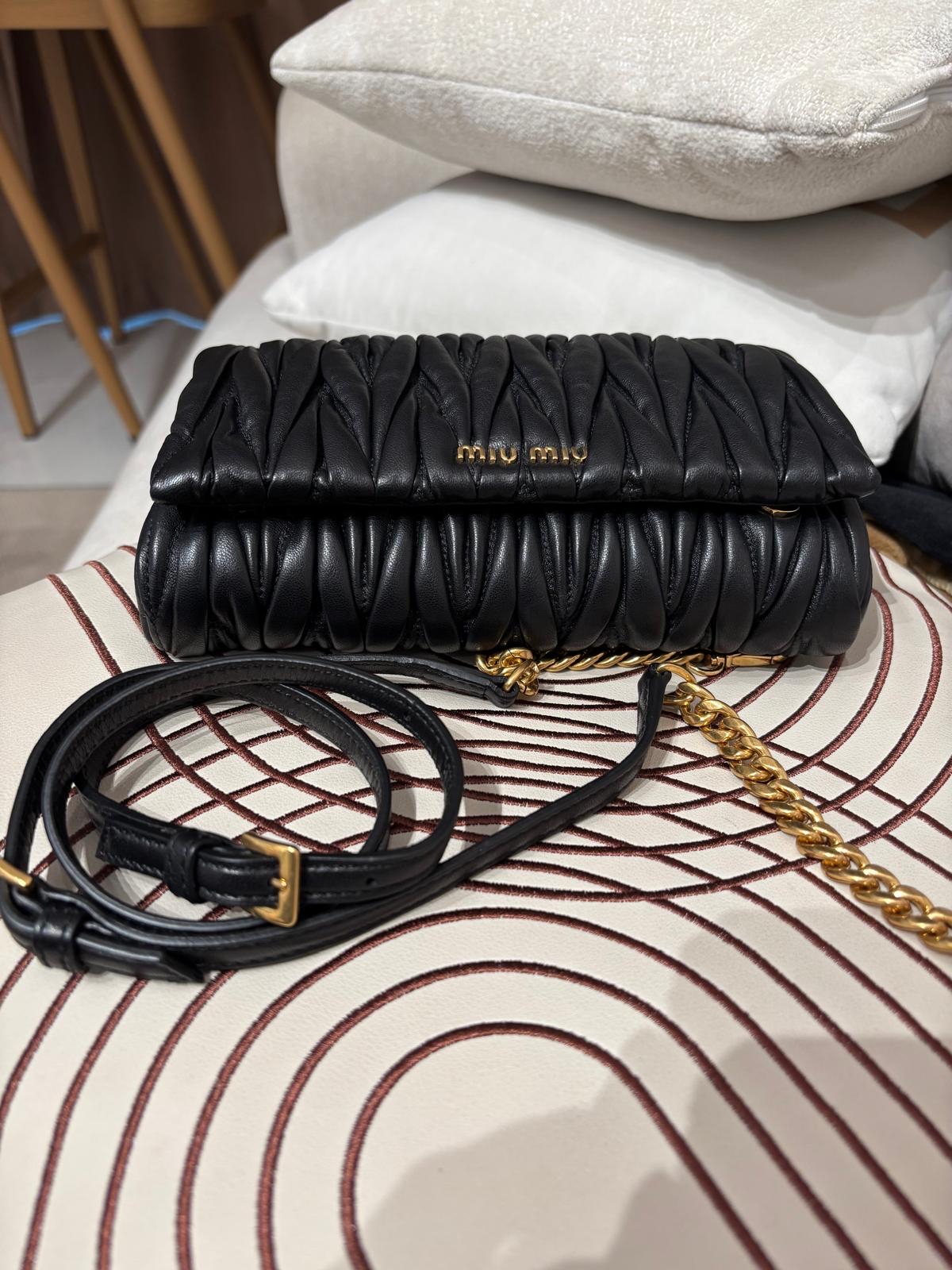未使用品 MIU MIU SHOULDER BAG 黑金斜孭袋 ,100%Authentic,unused ✅box