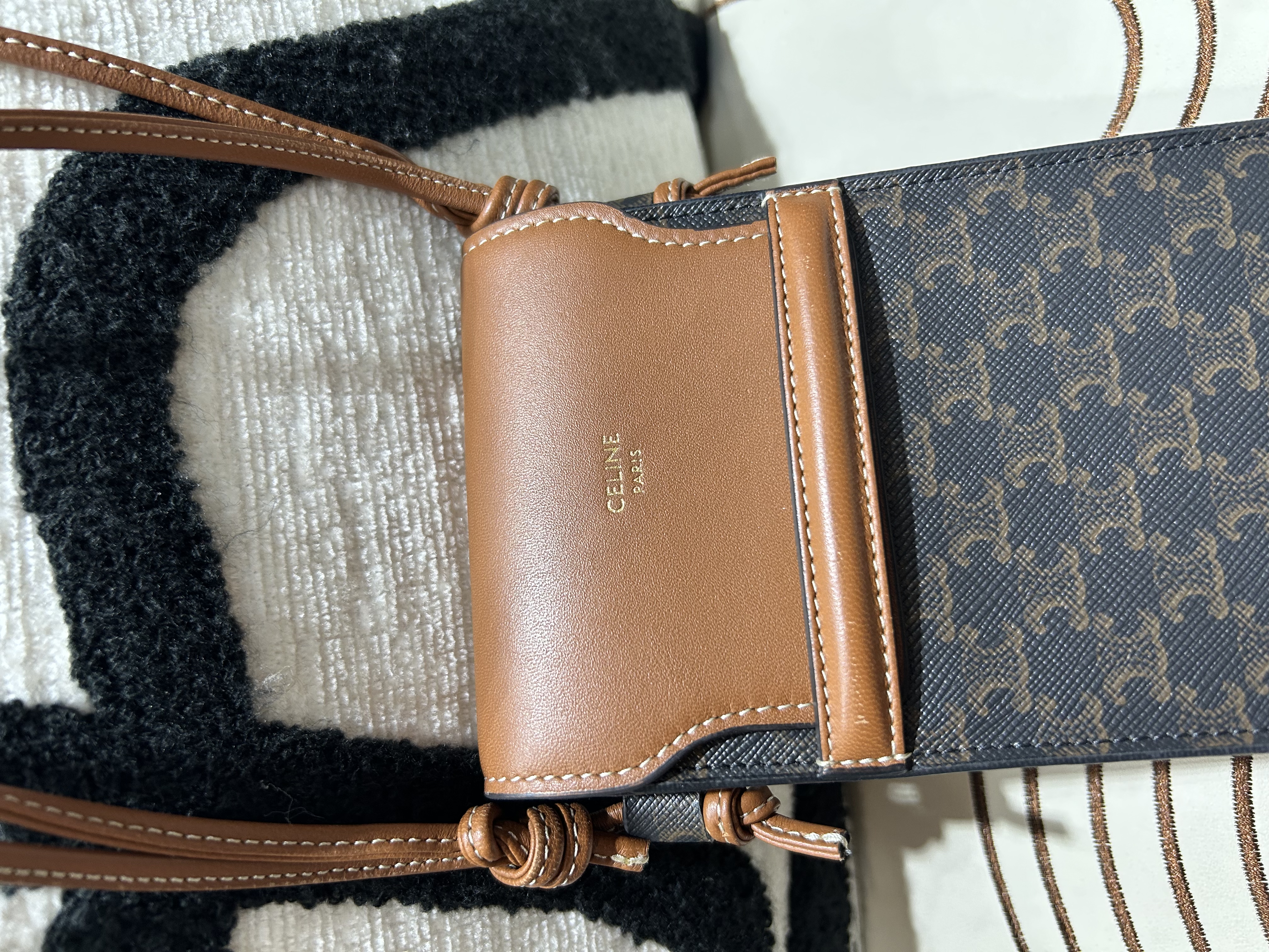 Celine triomphe Phone Crossbody Bag 100%Authentic, 95%new 
