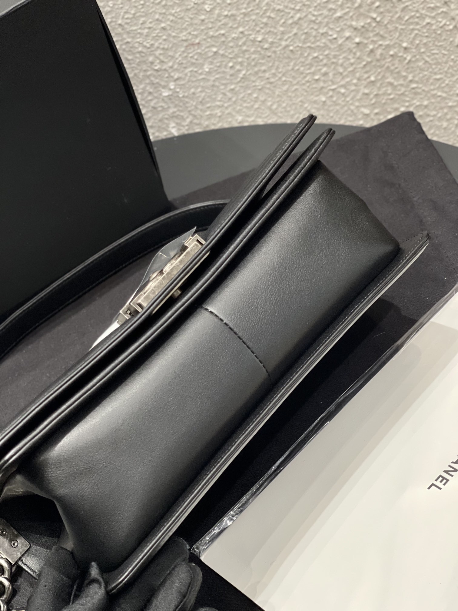 Unsed item boy chanel calf skin 26032701