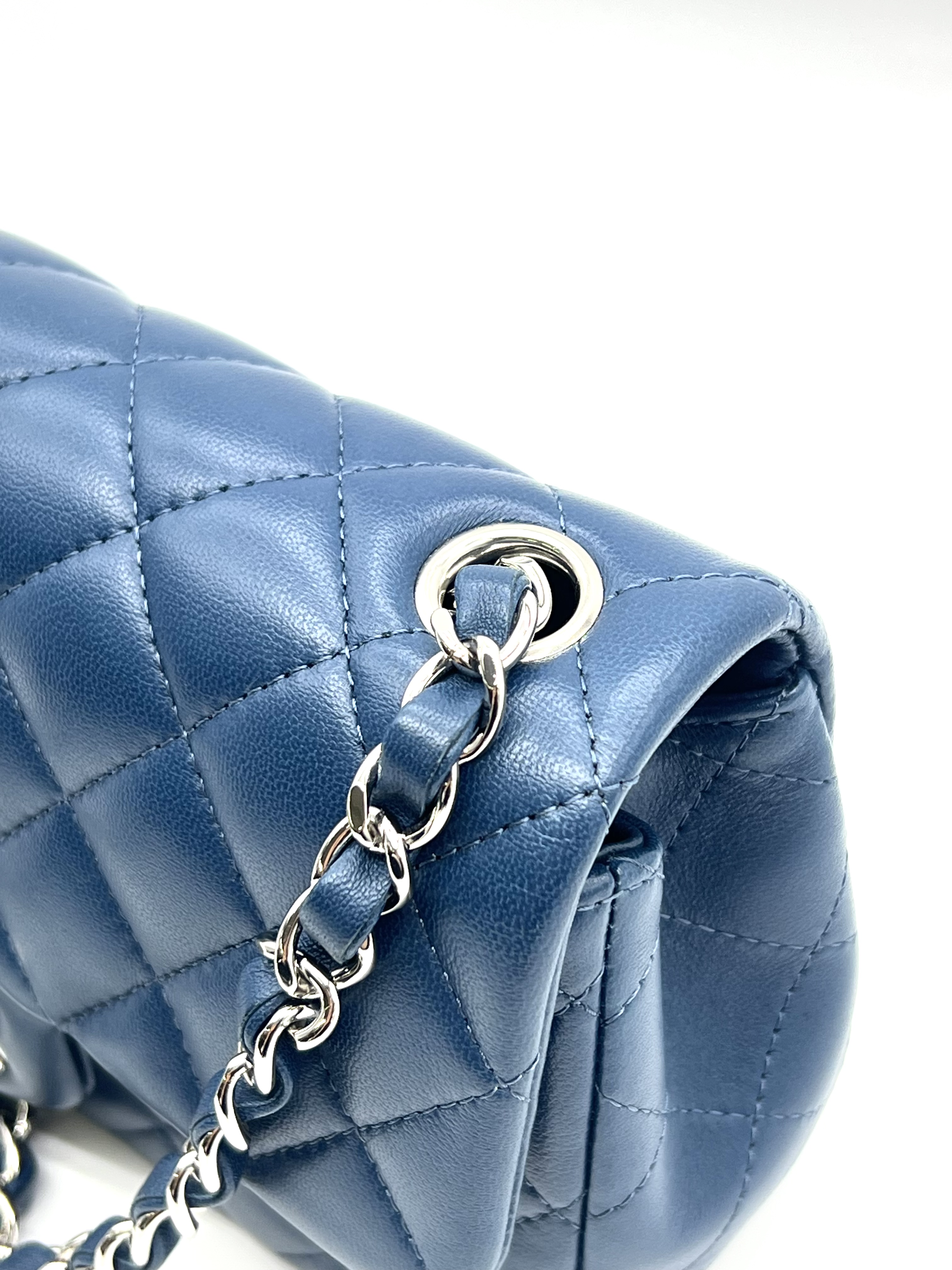 Pre-Owned CHANEL Classic Flag Bag / Product Code: 26043010