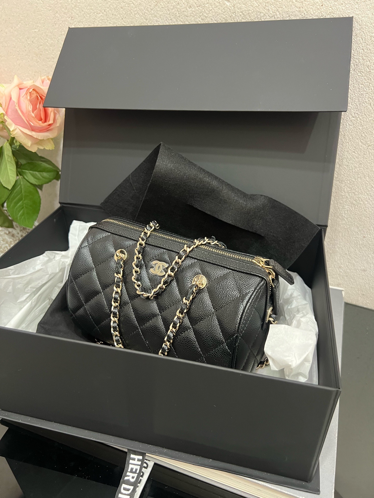 Unused item chanel 25S black 