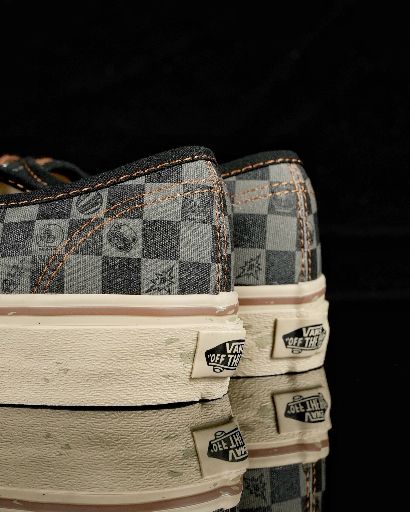 Vans Authentic Pop Mart Space Molly VN000EGAQ3Y