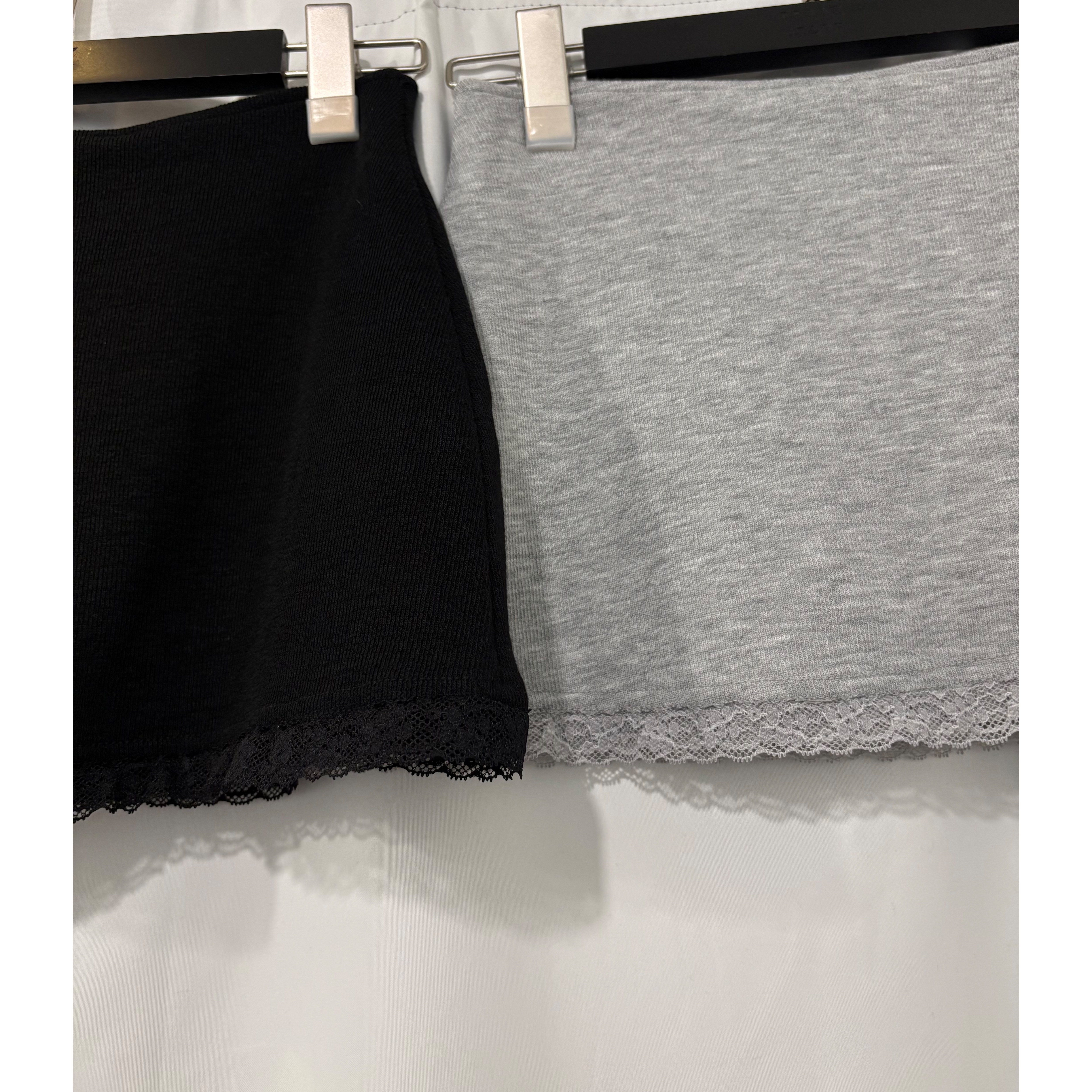 新品價5月8號截💙2605C《LACE TRIM HEM SKPT》