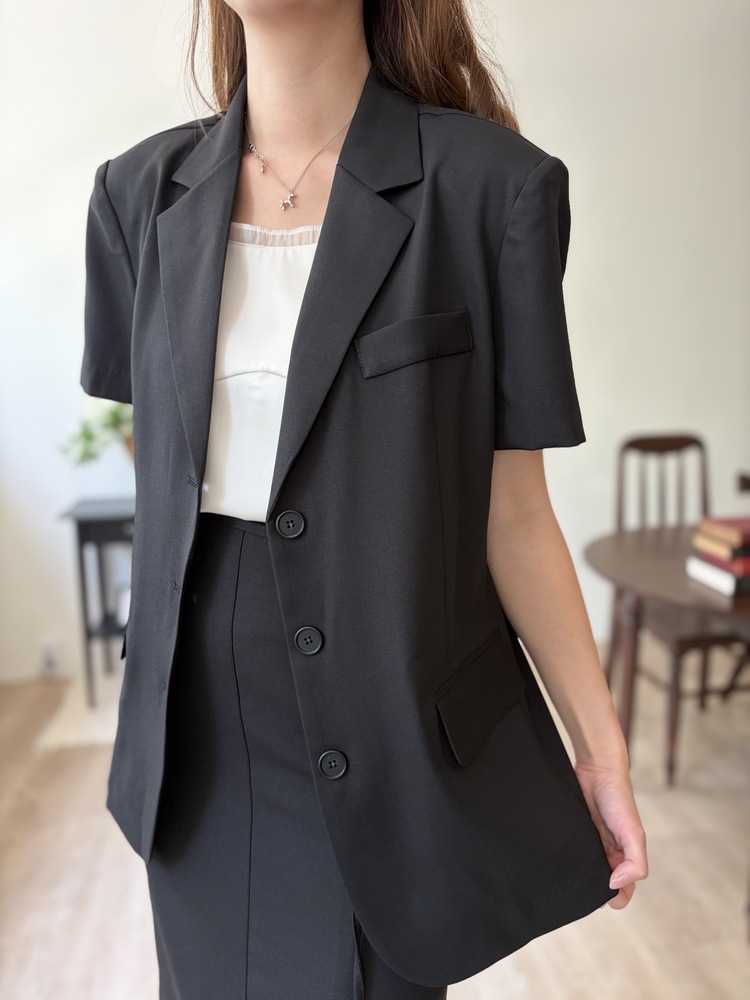Noir Air Relaxed Blazer (Black)